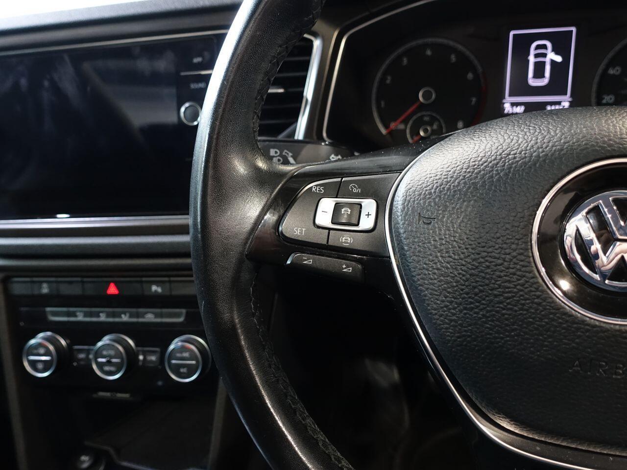 Volkswagen T-Roc - Image 25