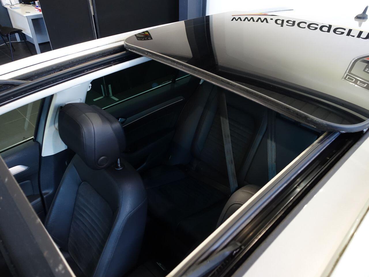 Volkswagen Passat - Image 2