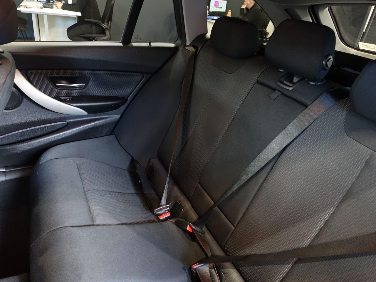 BMW 3 Series - Image 17