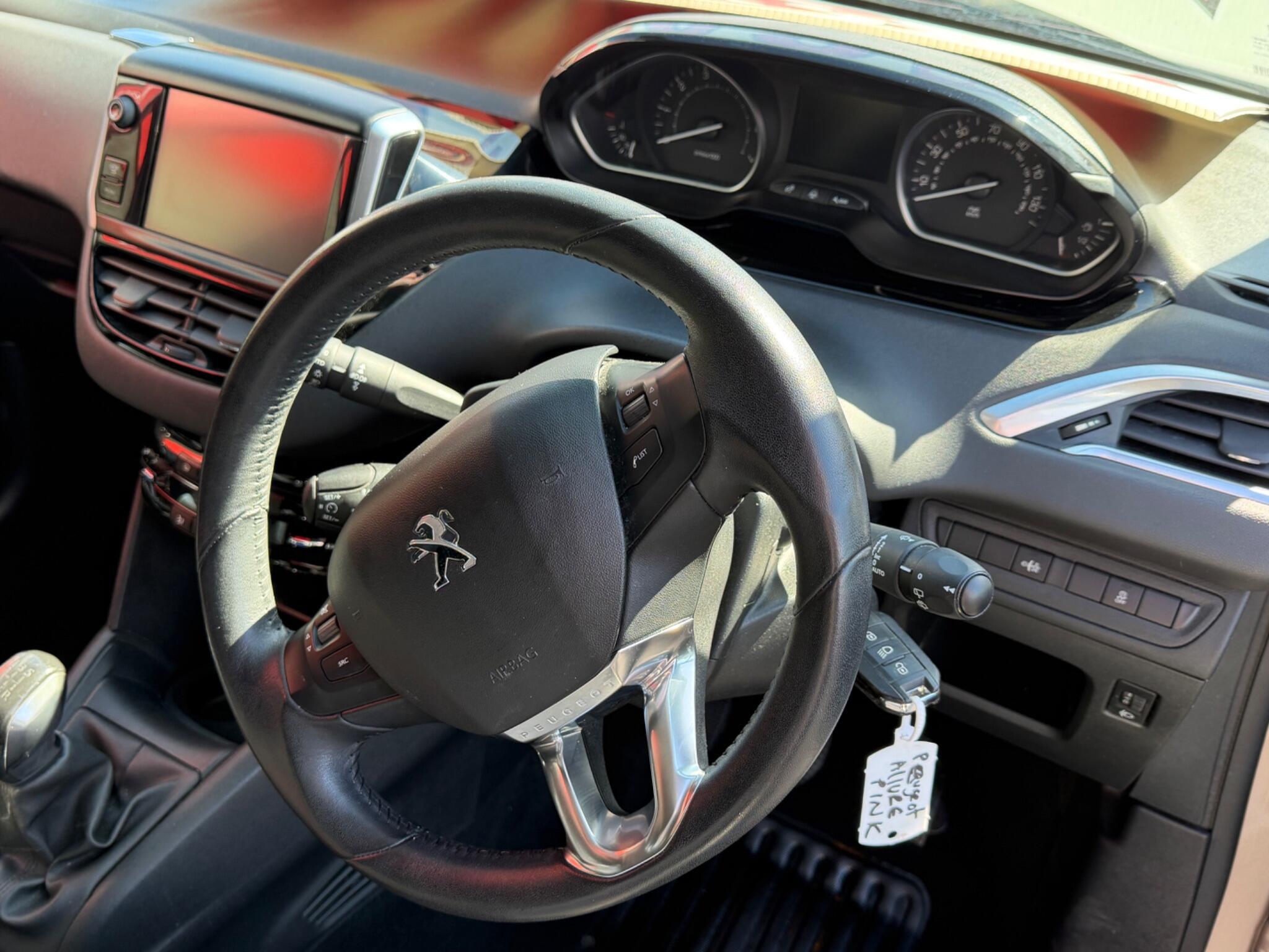 Peugeot 208 - Image 7