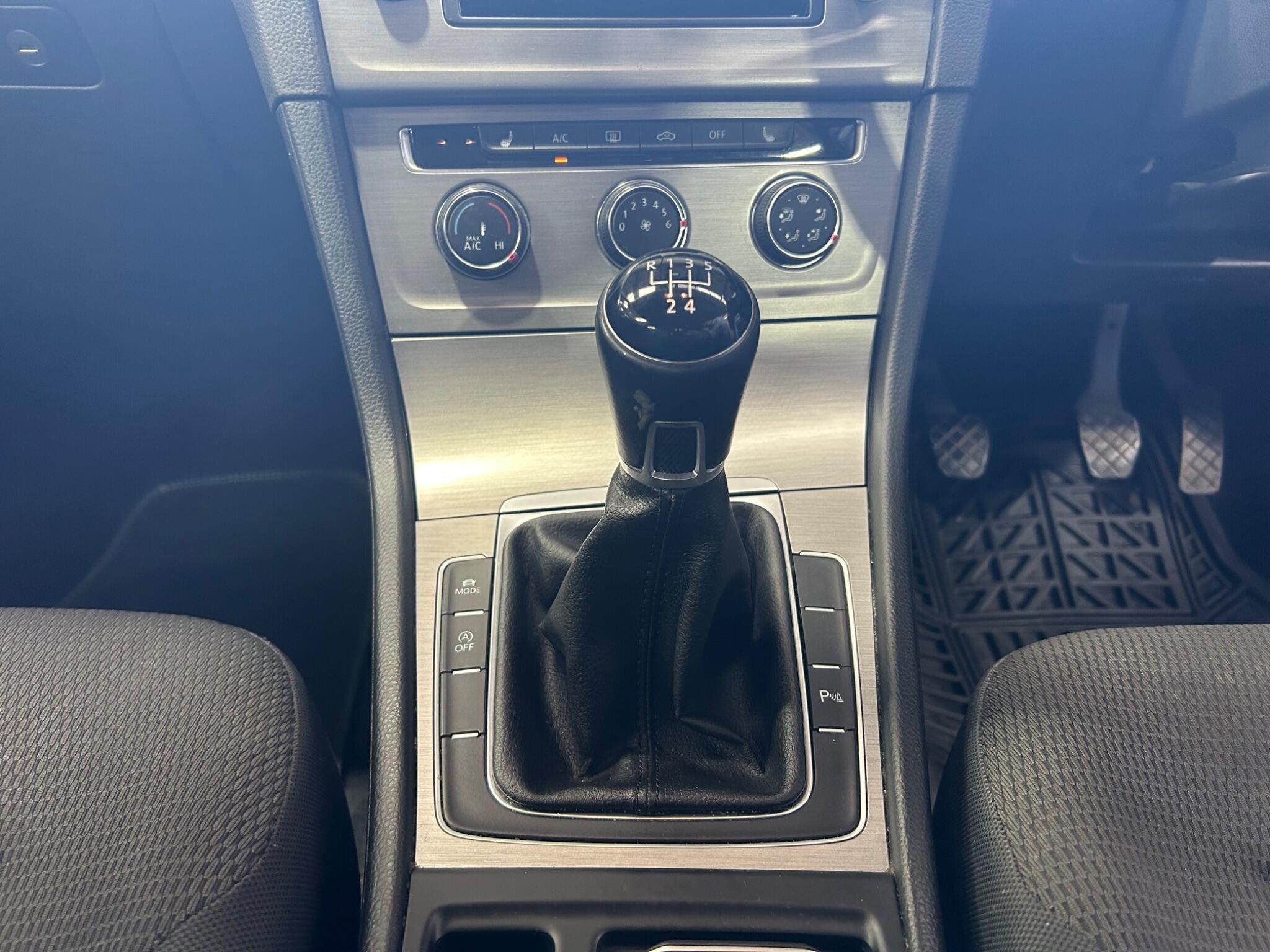 Volkswagen Golf - Image 9