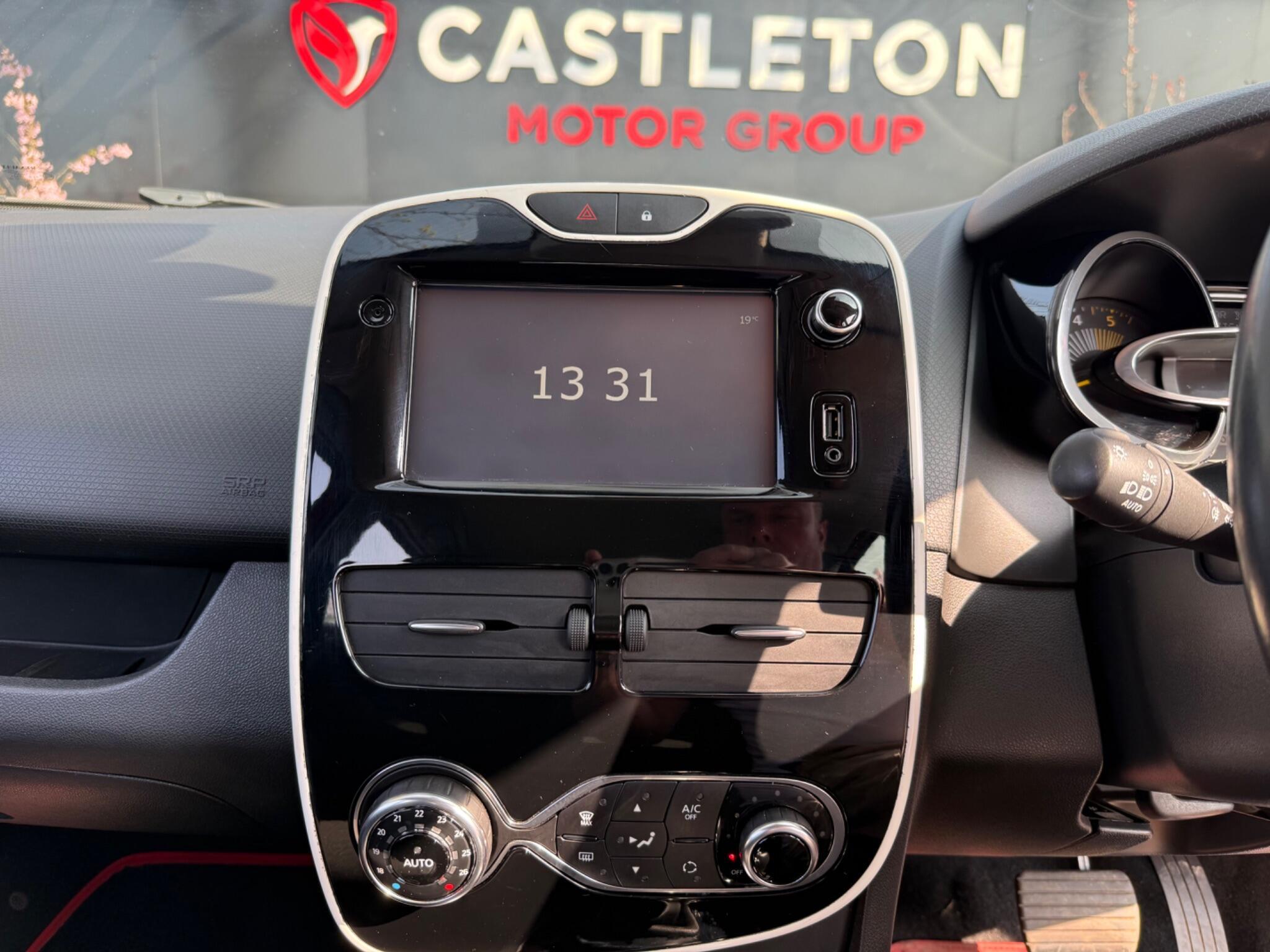 Renault Clio - Image 18