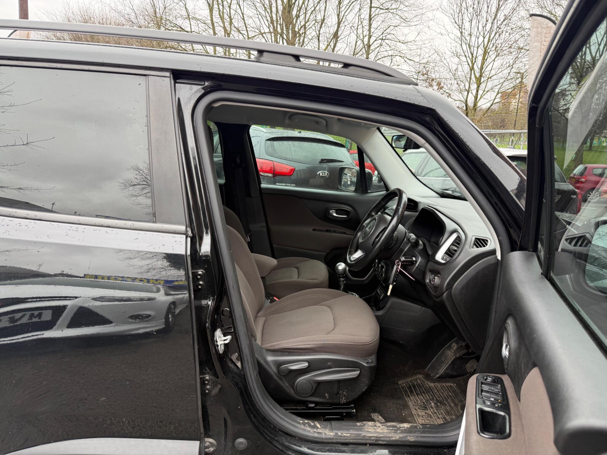 Jeep Renegade - Image 17