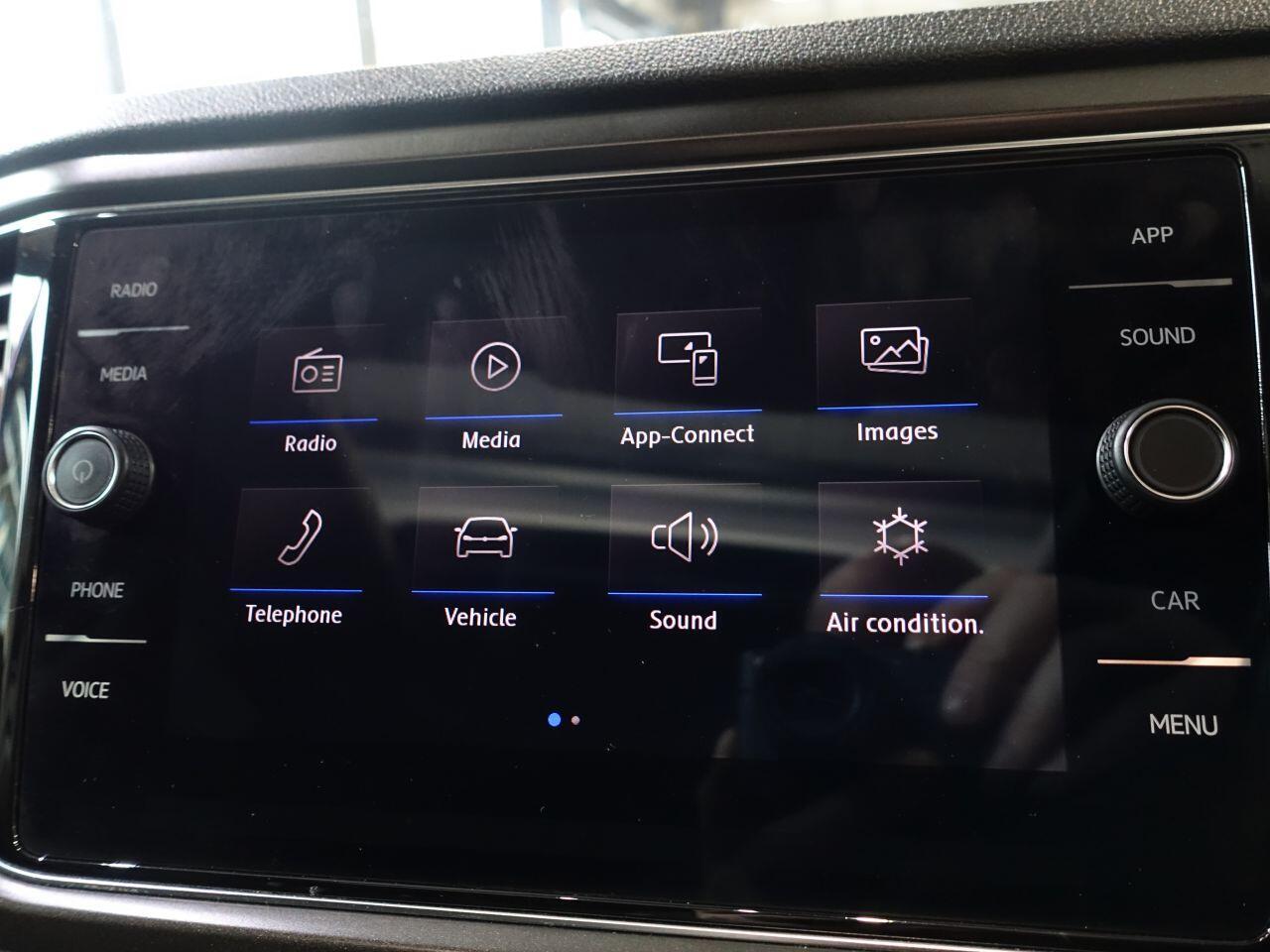 Volkswagen T-Roc - Image 38