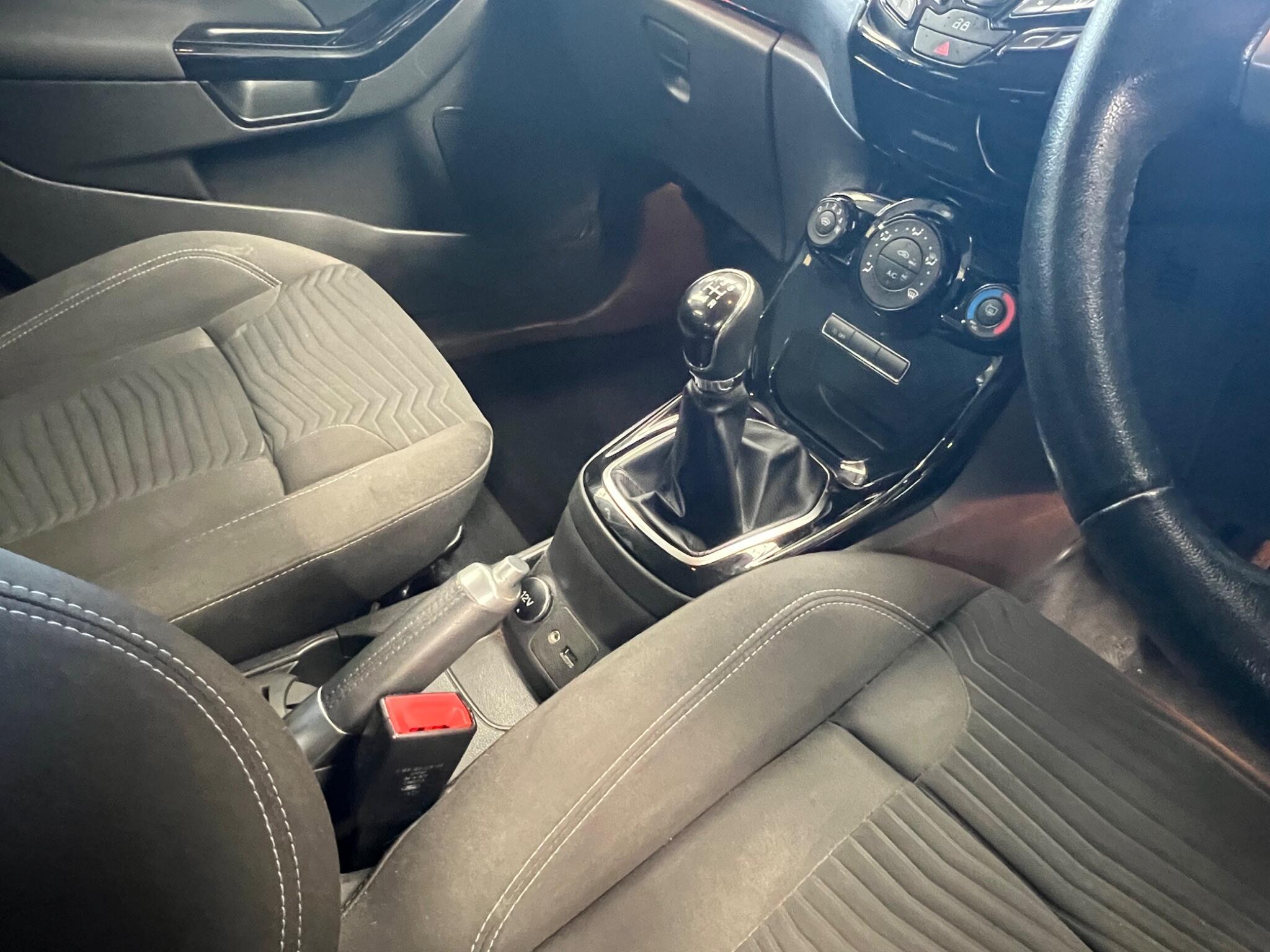 Ford Fiesta - Image 13