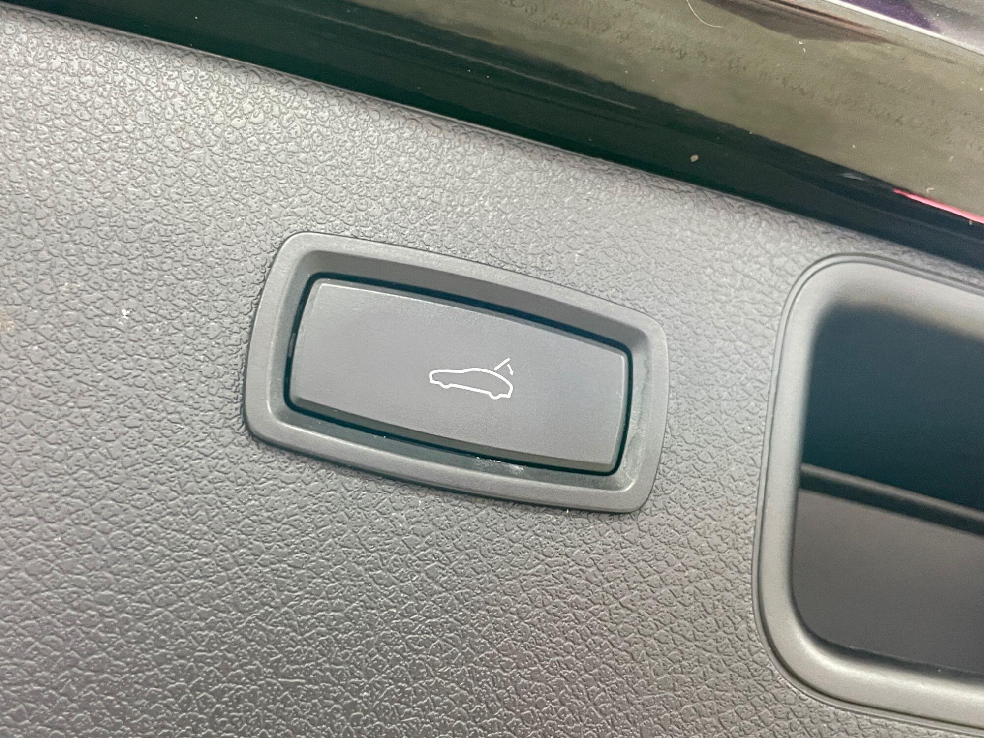 Porsche Macan - Image 22