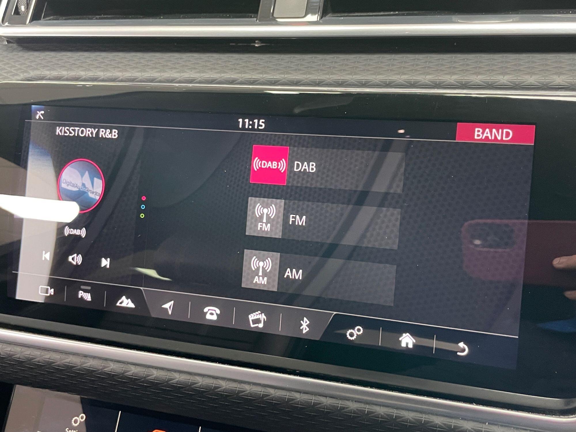 Land Rover Range Rover Velar - Image 46