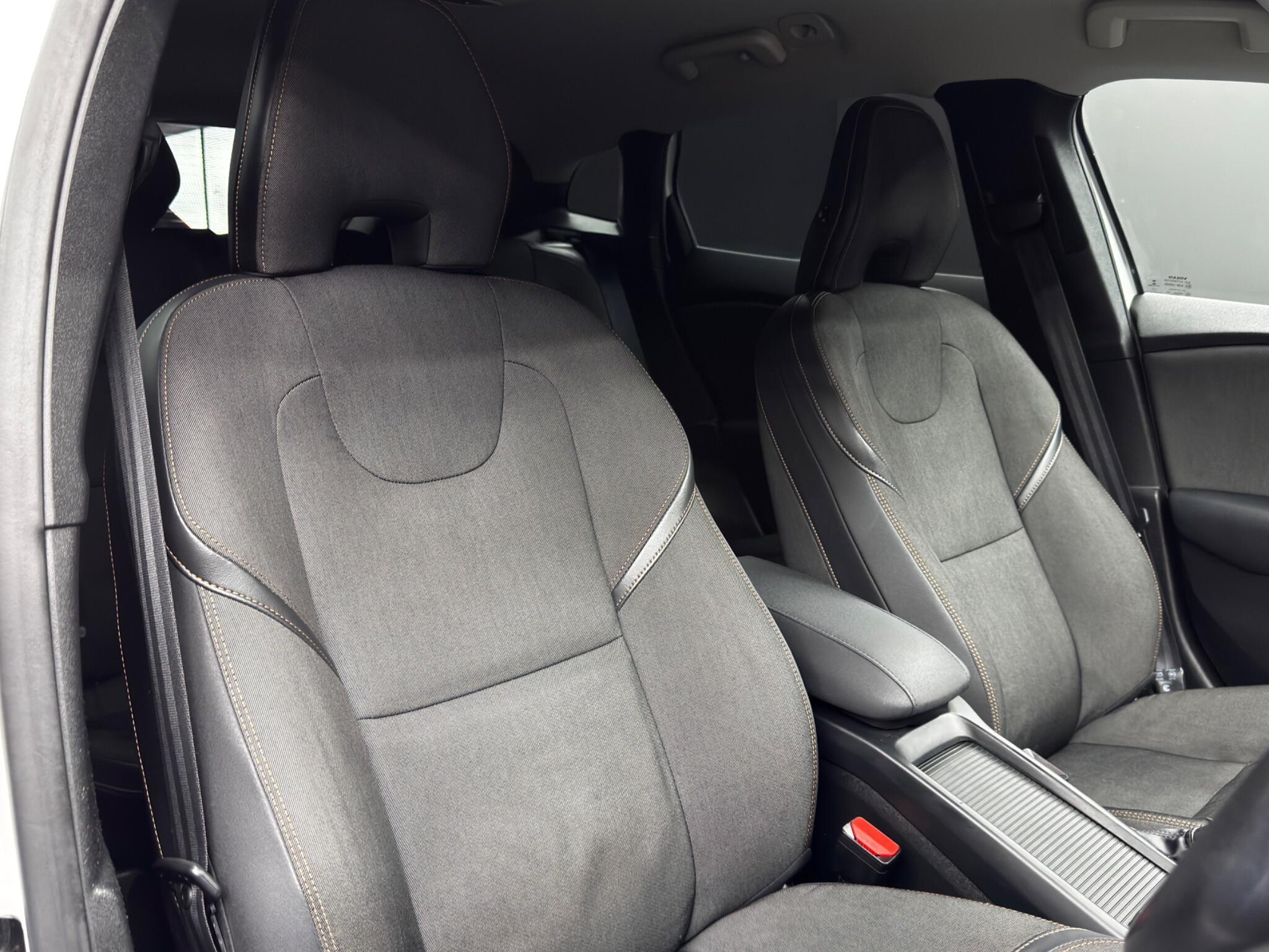 Volvo V40 CROSS COUNTRY - Image 12