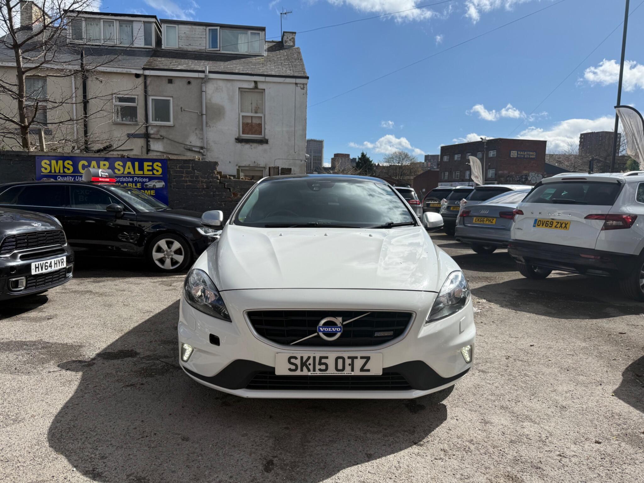 Volvo V40 - Image 2