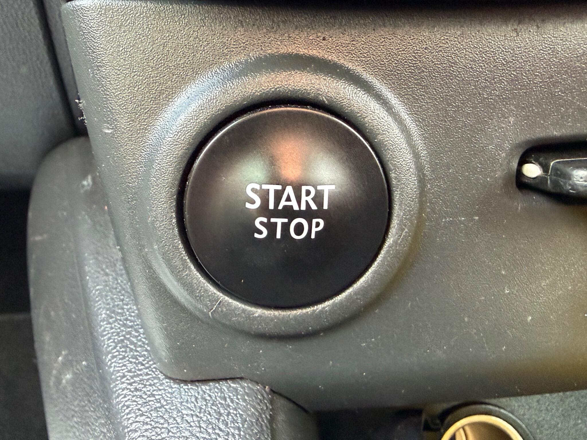 Renault Clio - Image 23