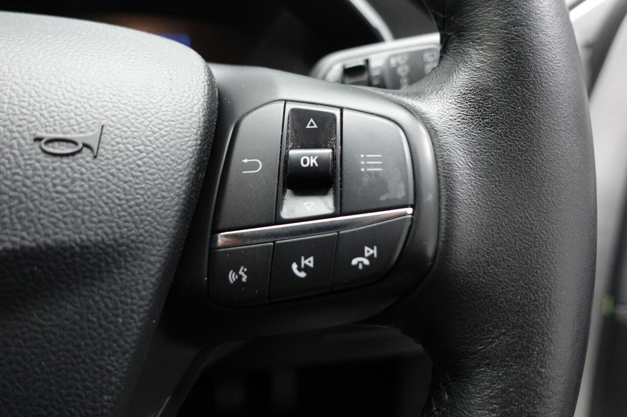 Ford Focus - Image 27