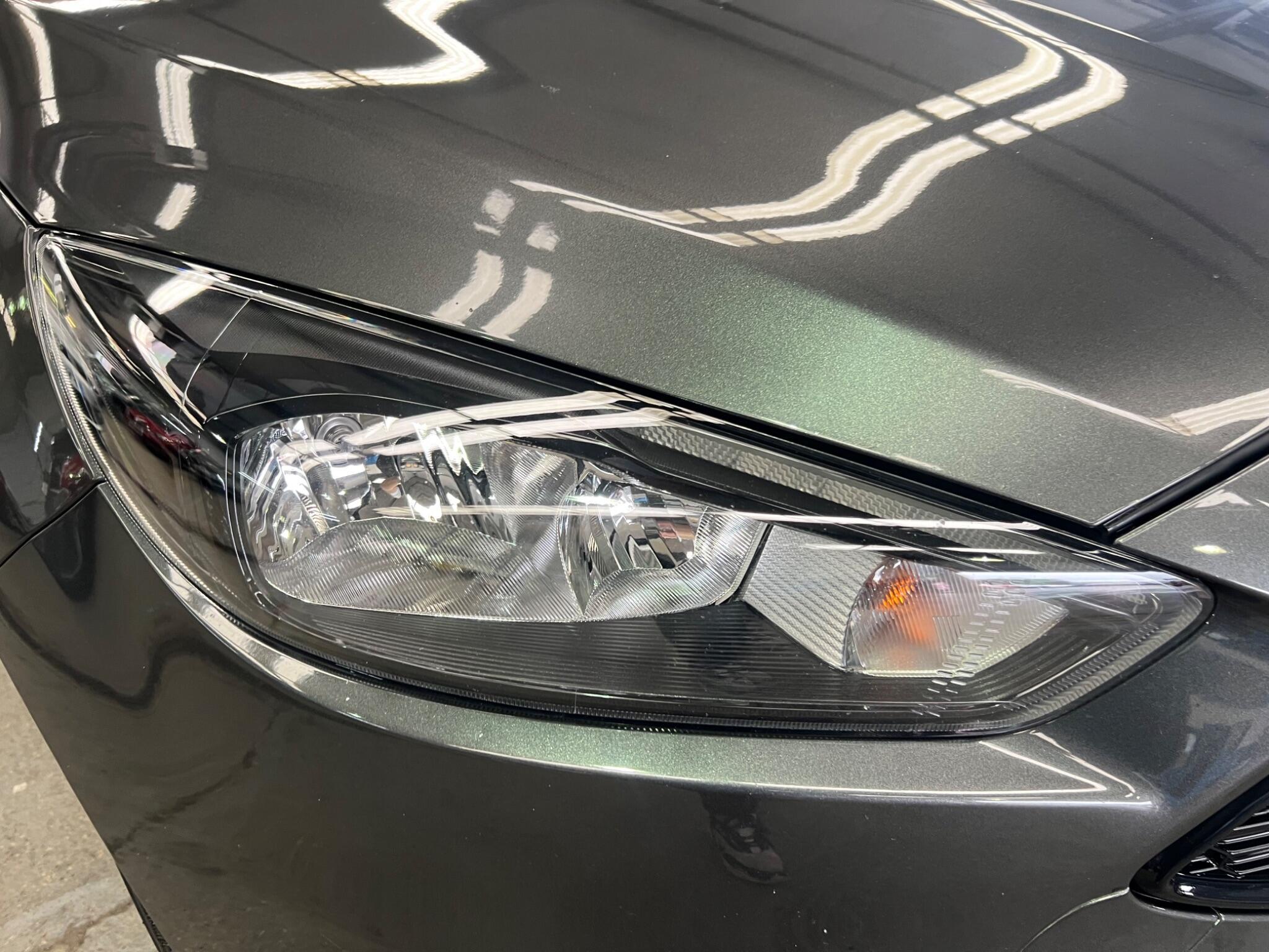 Ford Focus - Image 29