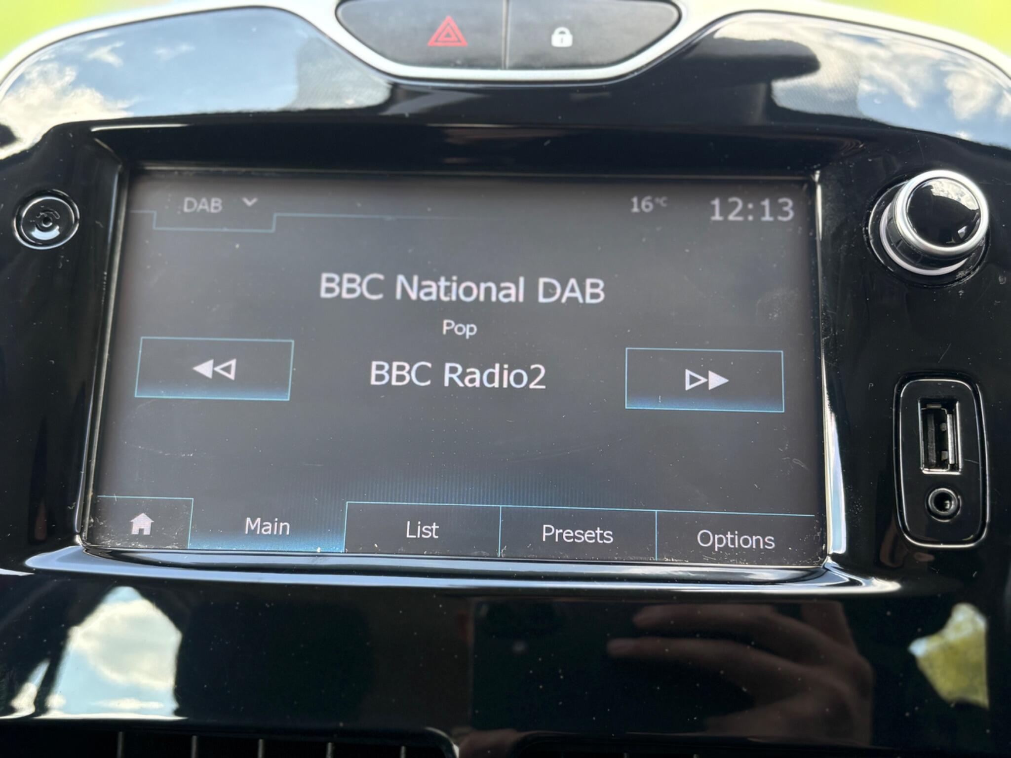 Renault Clio - Image 34