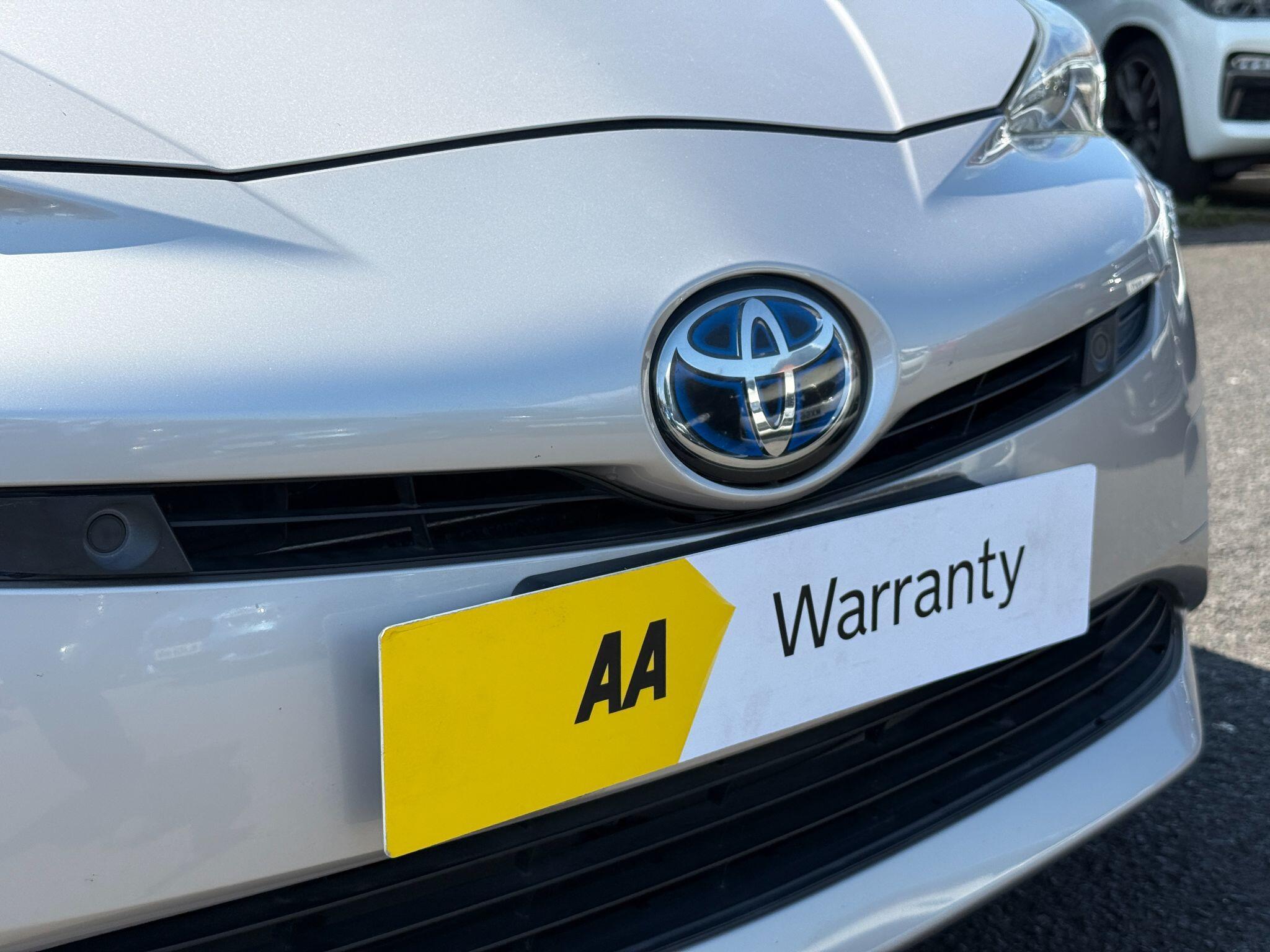 Toyota Prius - Image 11