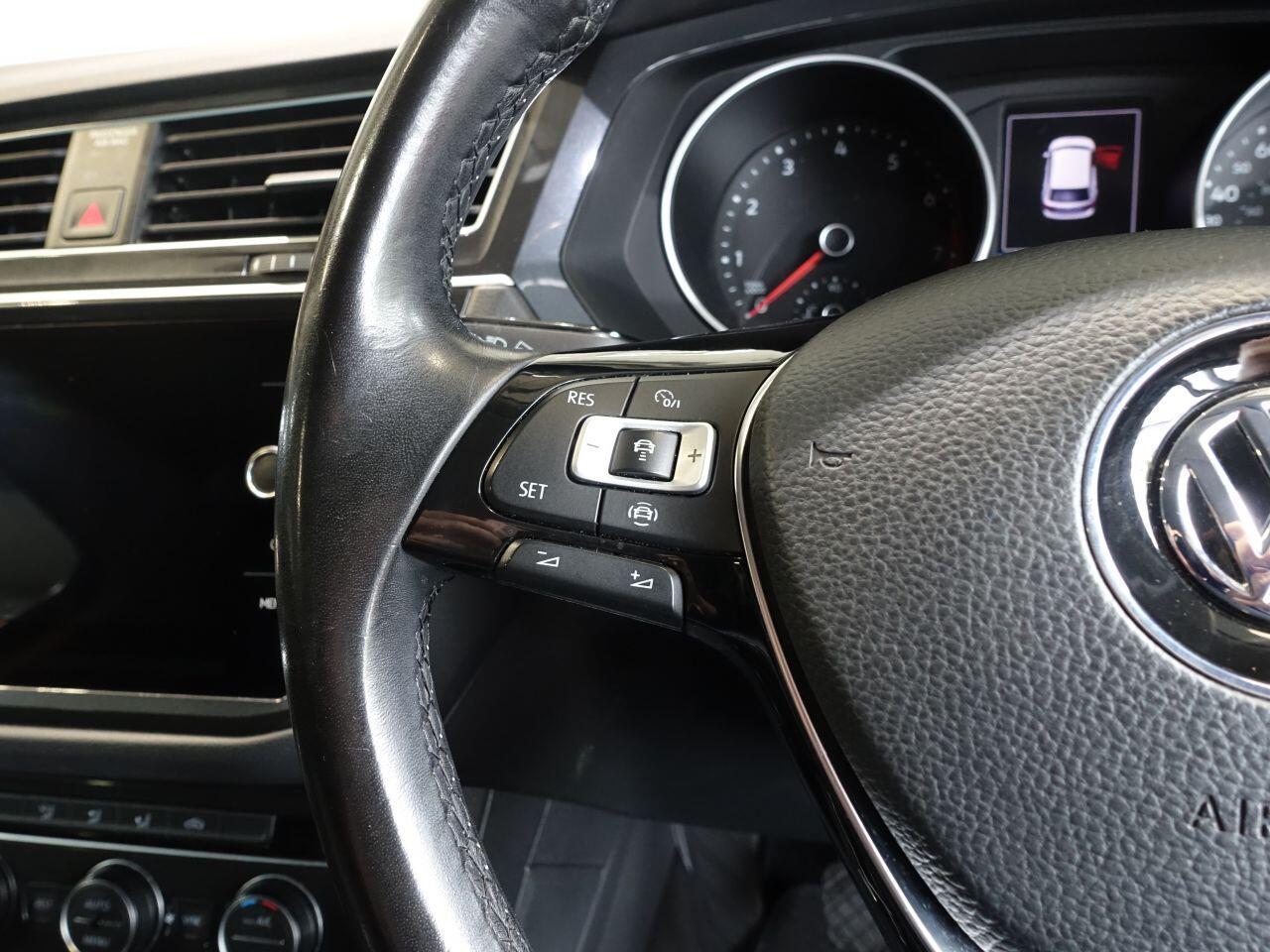 Volkswagen Tiguan - Image 20