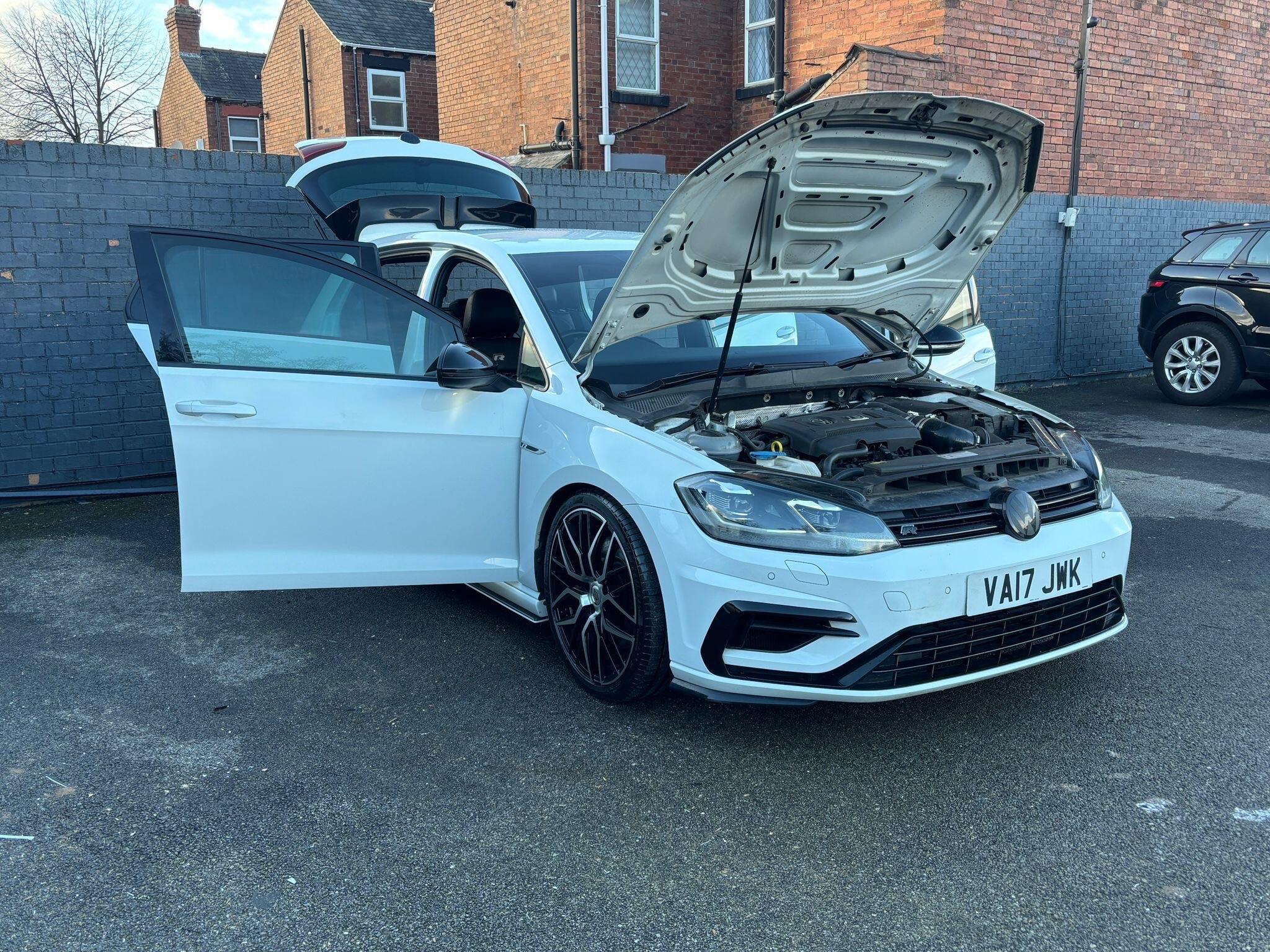 Volkswagen Golf - Image 11