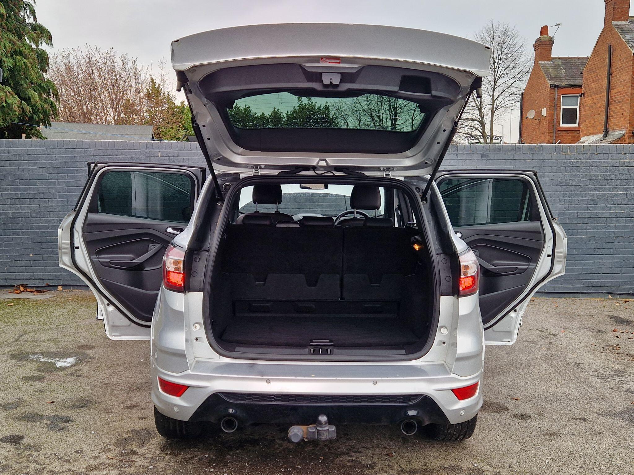 Ford Kuga - Image 19