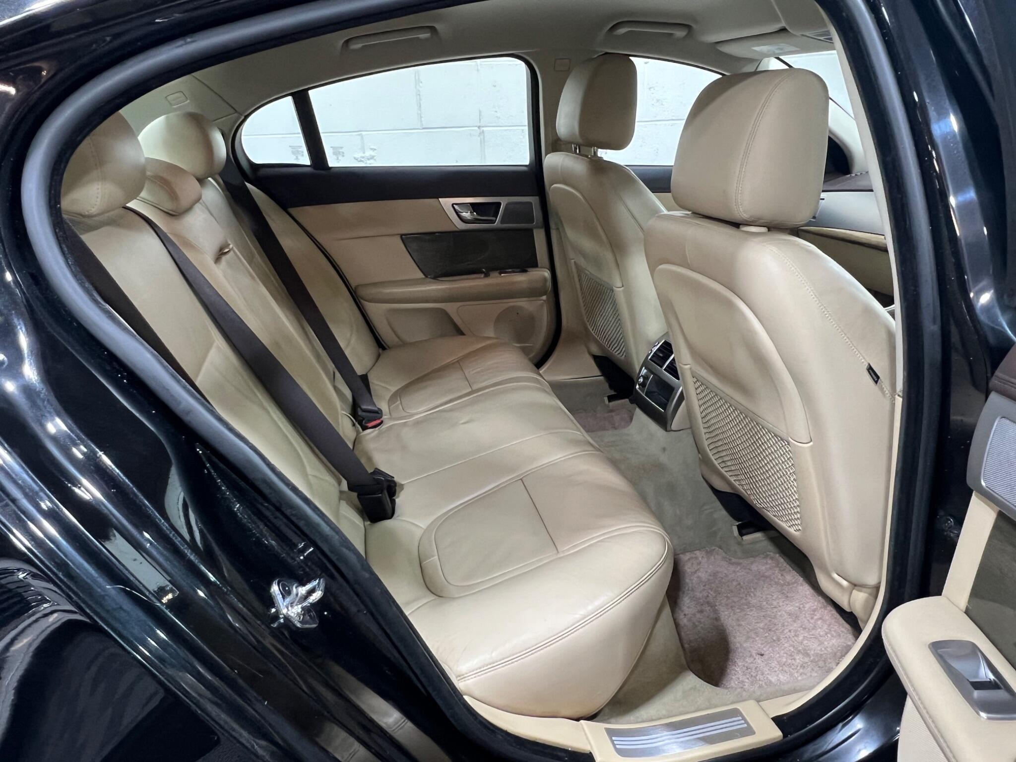 Jaguar XF - Image 12