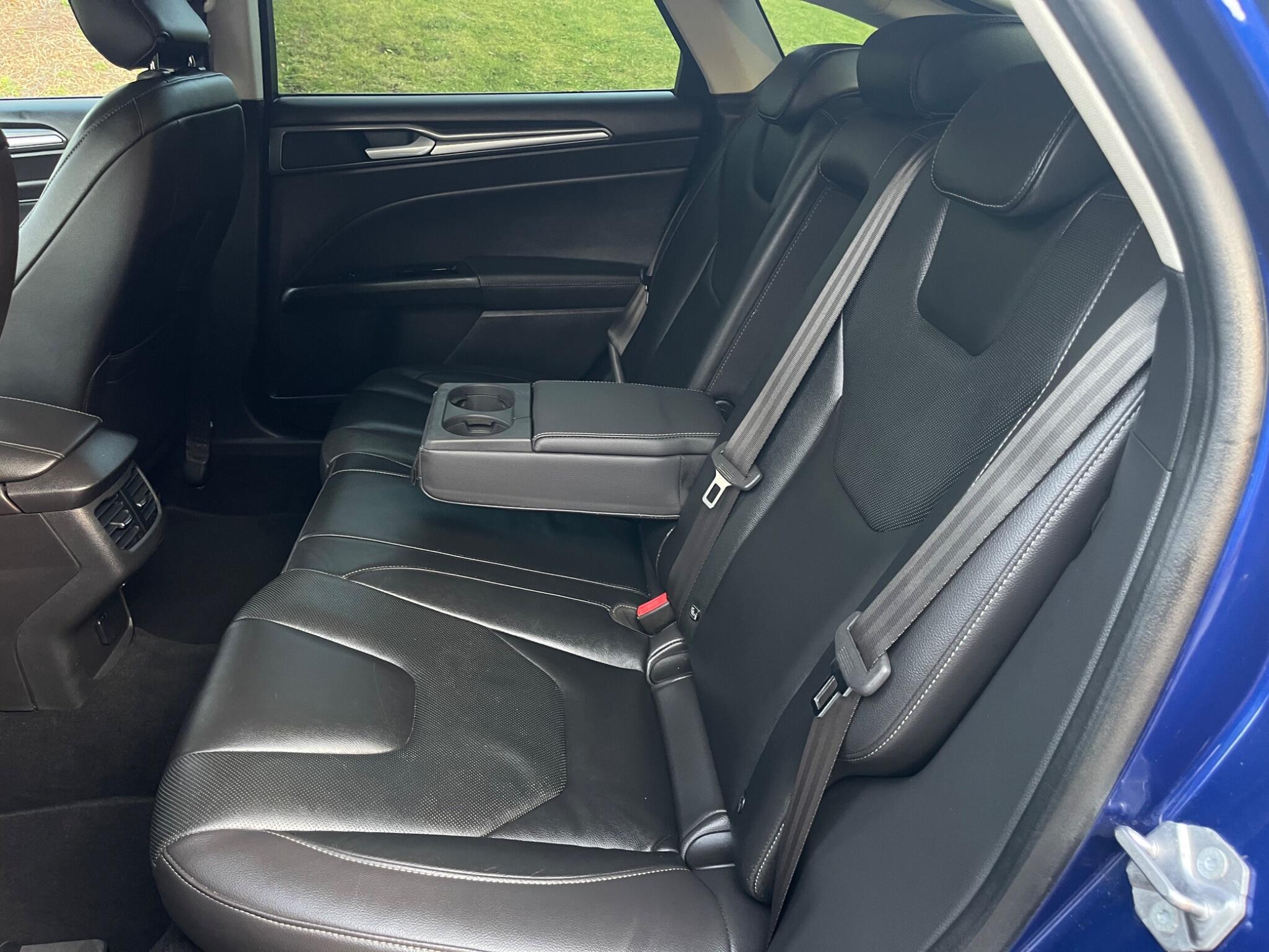 Ford Mondeo - Image 32