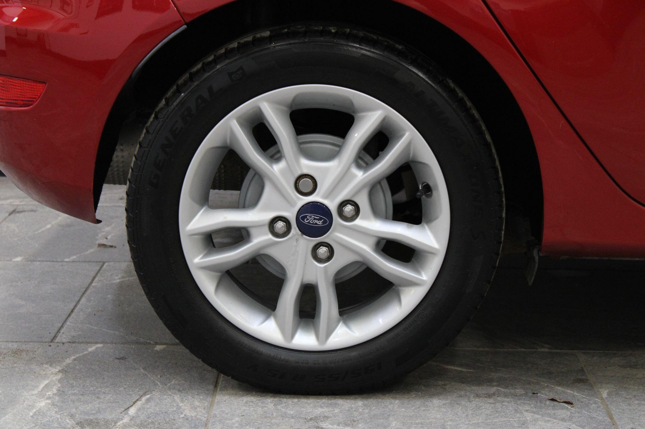 Ford Fiesta - Image 10
