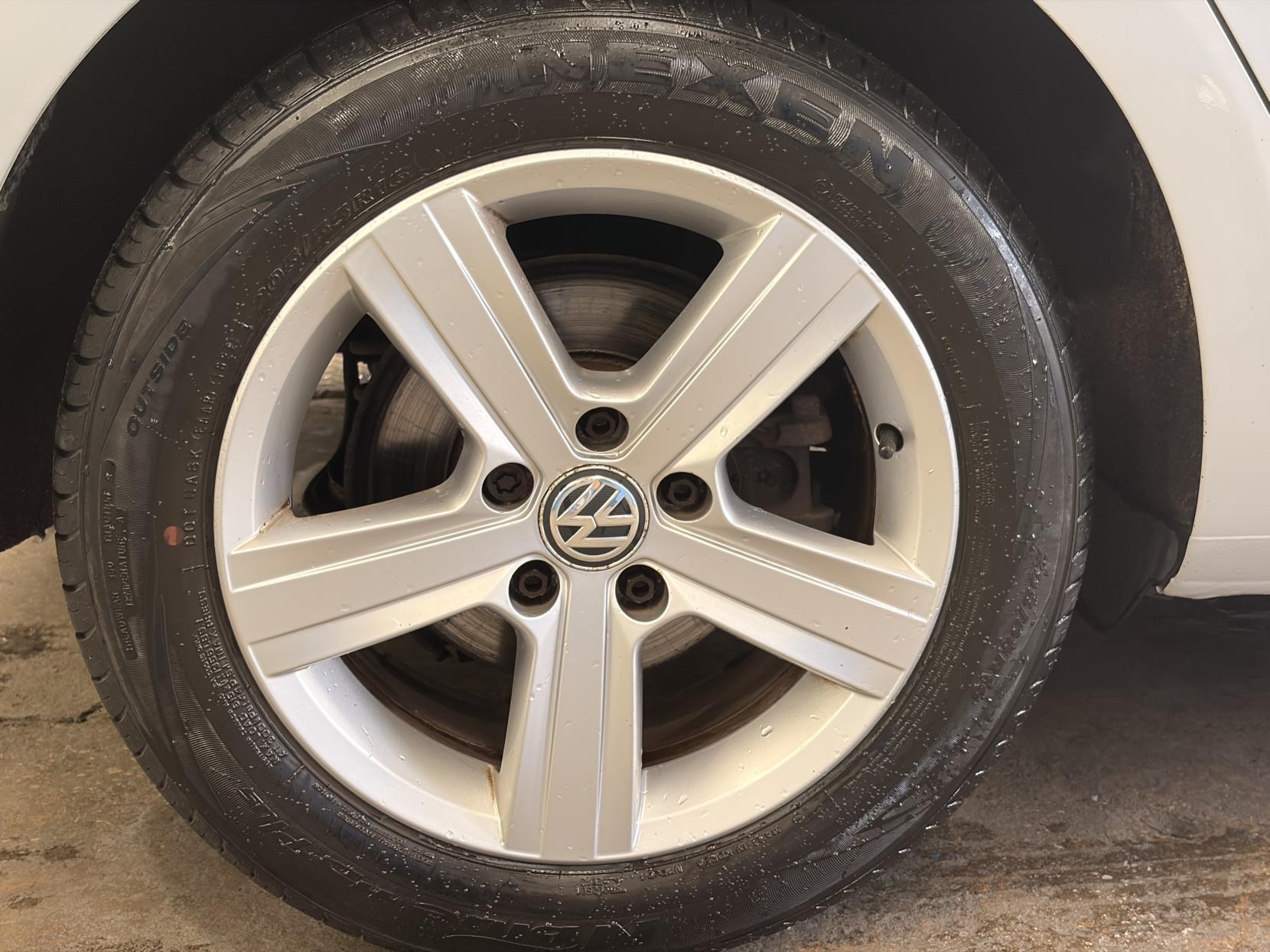 Volkswagen Golf - Image 19
