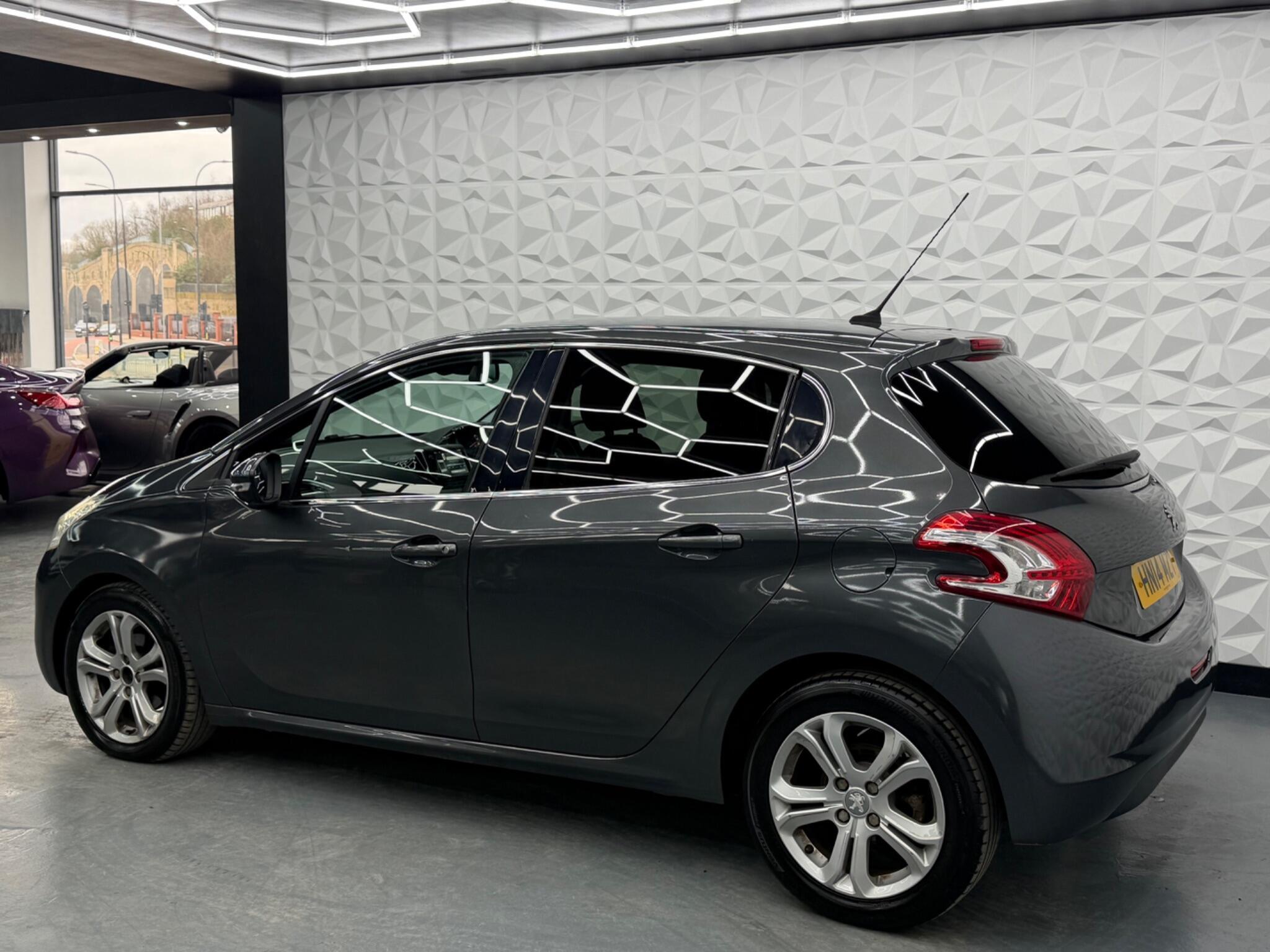 Peugeot 208 - Image 7