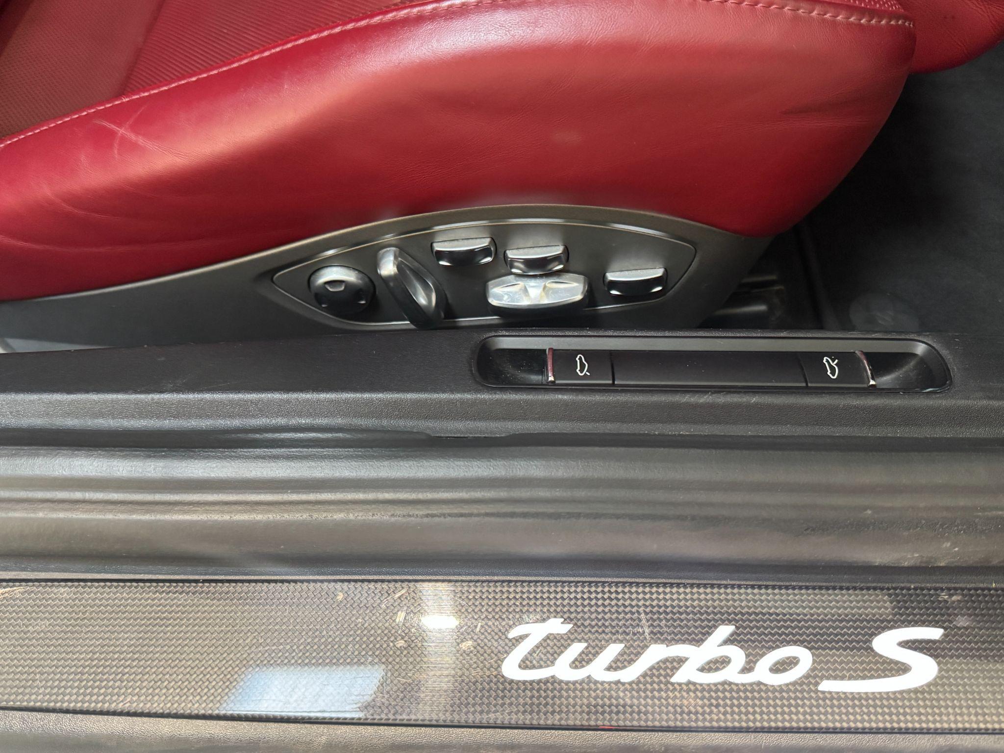 Porsche 911 - Image 24