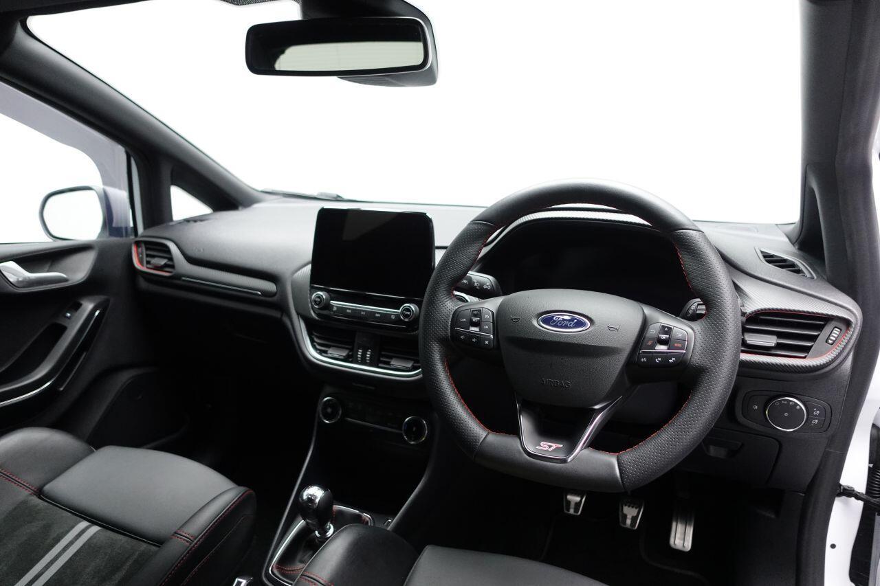 Ford Fiesta - Image 28