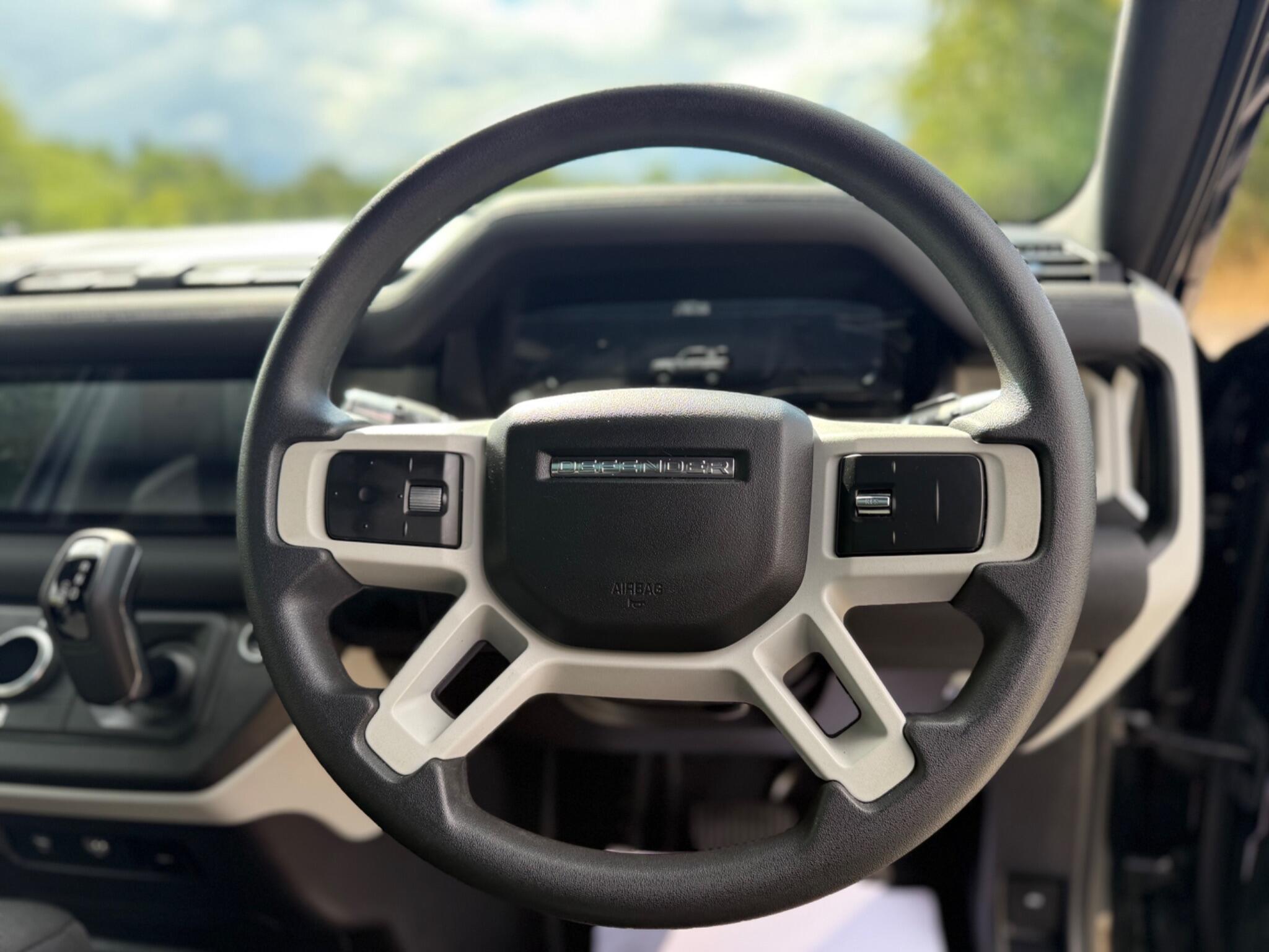 Land Rover Defender 90 - Image 13