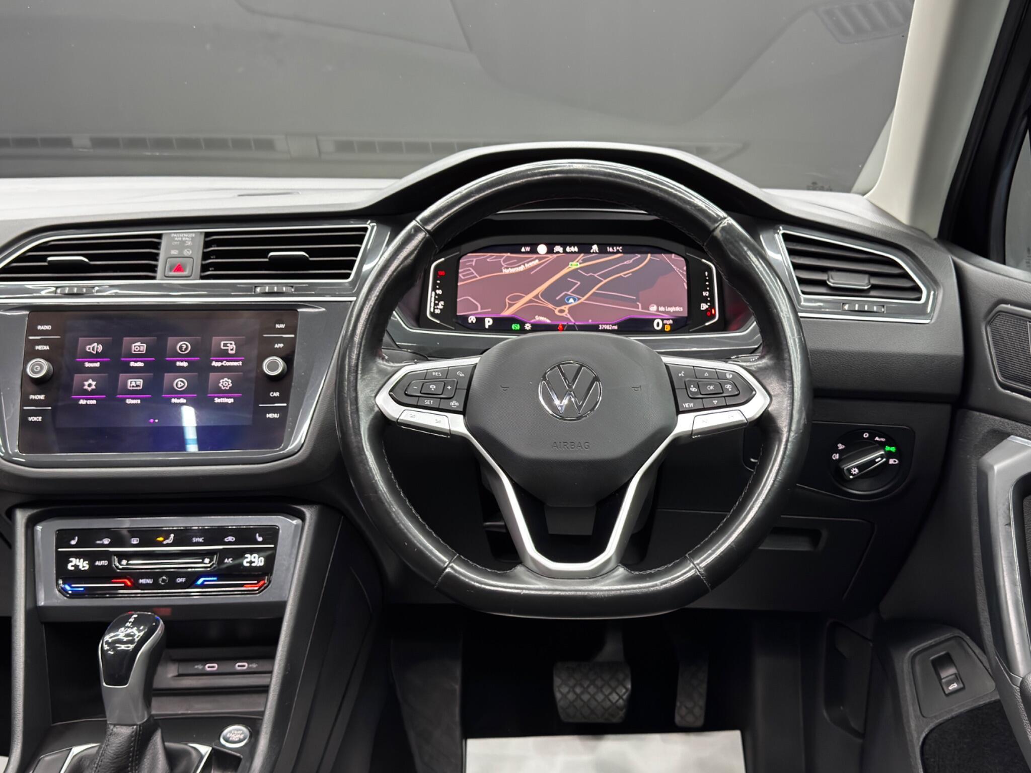 Volkswagen Tiguan - Image 17
