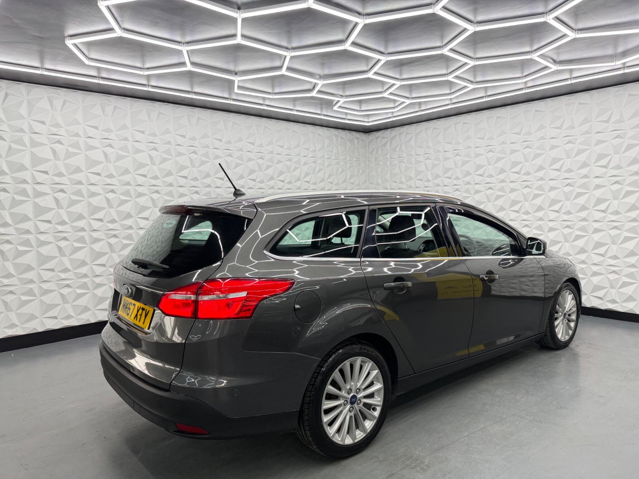 Ford Focus - Image 15