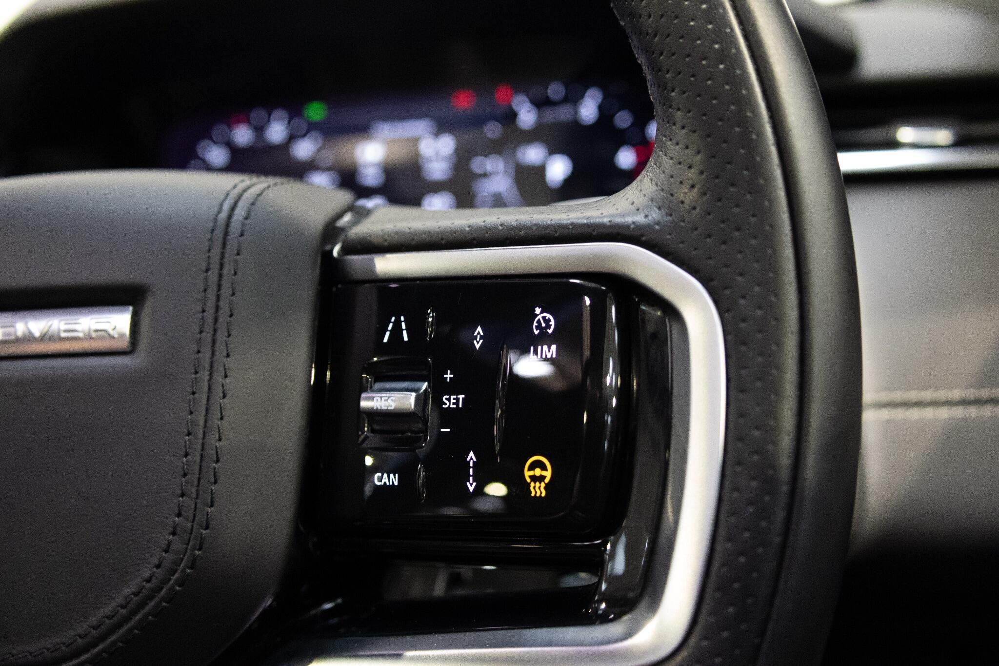 Land Rover Range Rover Velar - Image 33