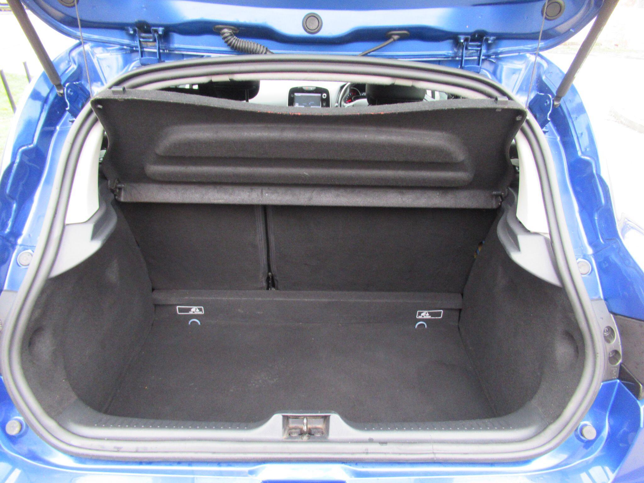 Renault Clio - Image 18