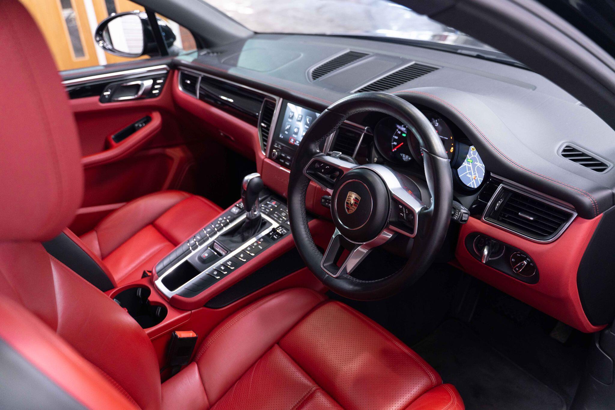 Porsche Macan - Image 9