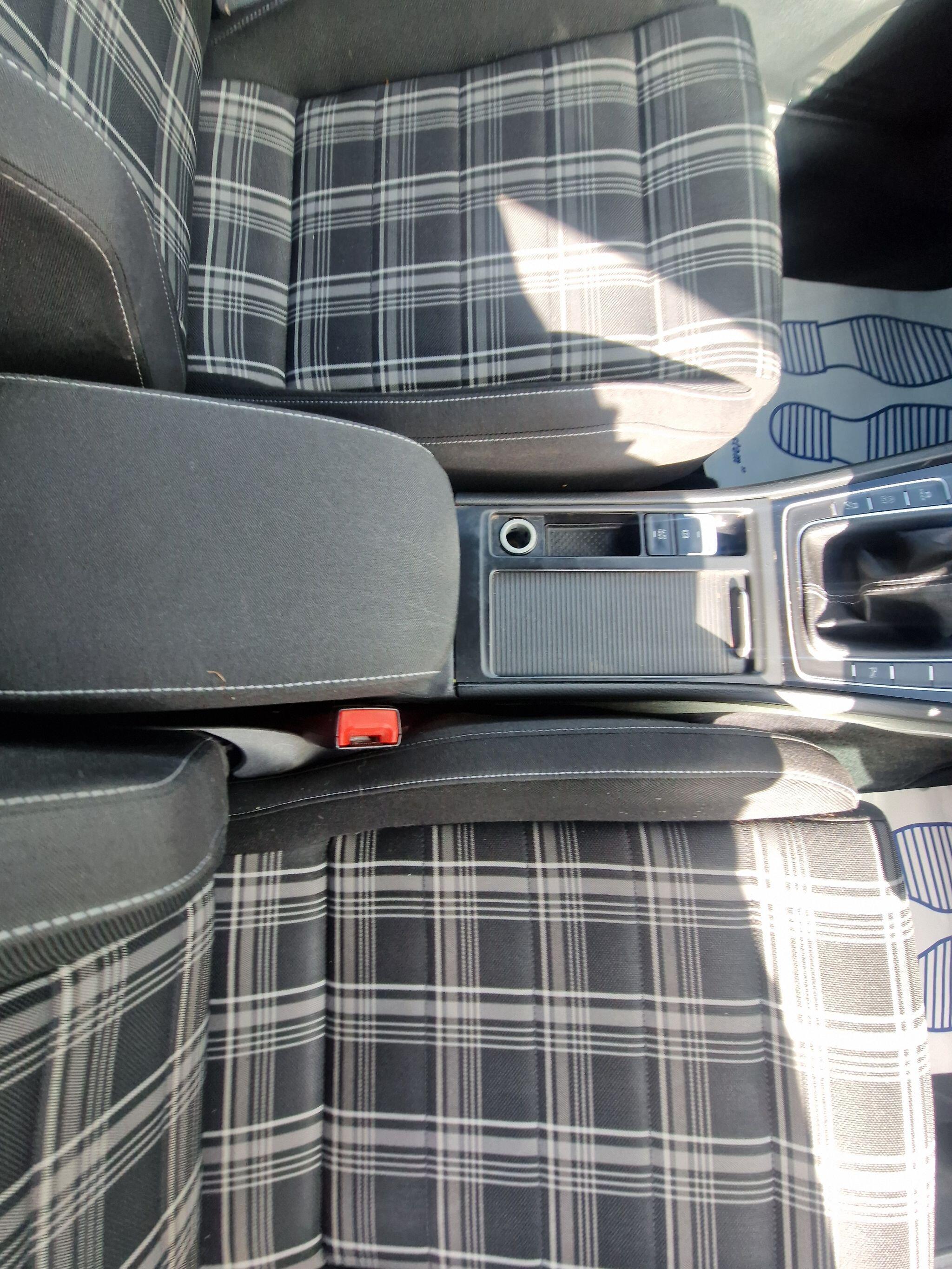 Volkswagen Golf - Image 29