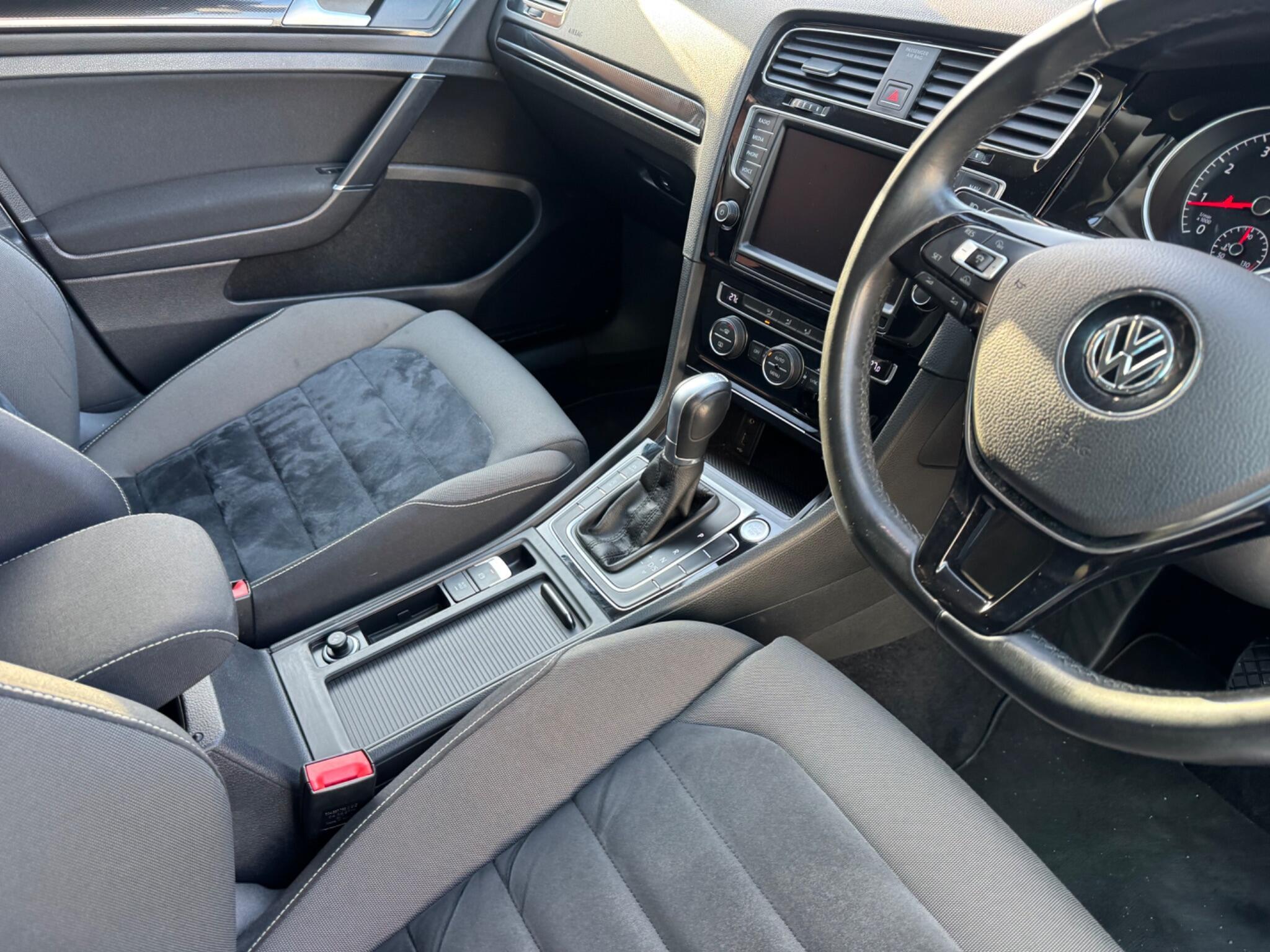 Volkswagen Golf - Image 40