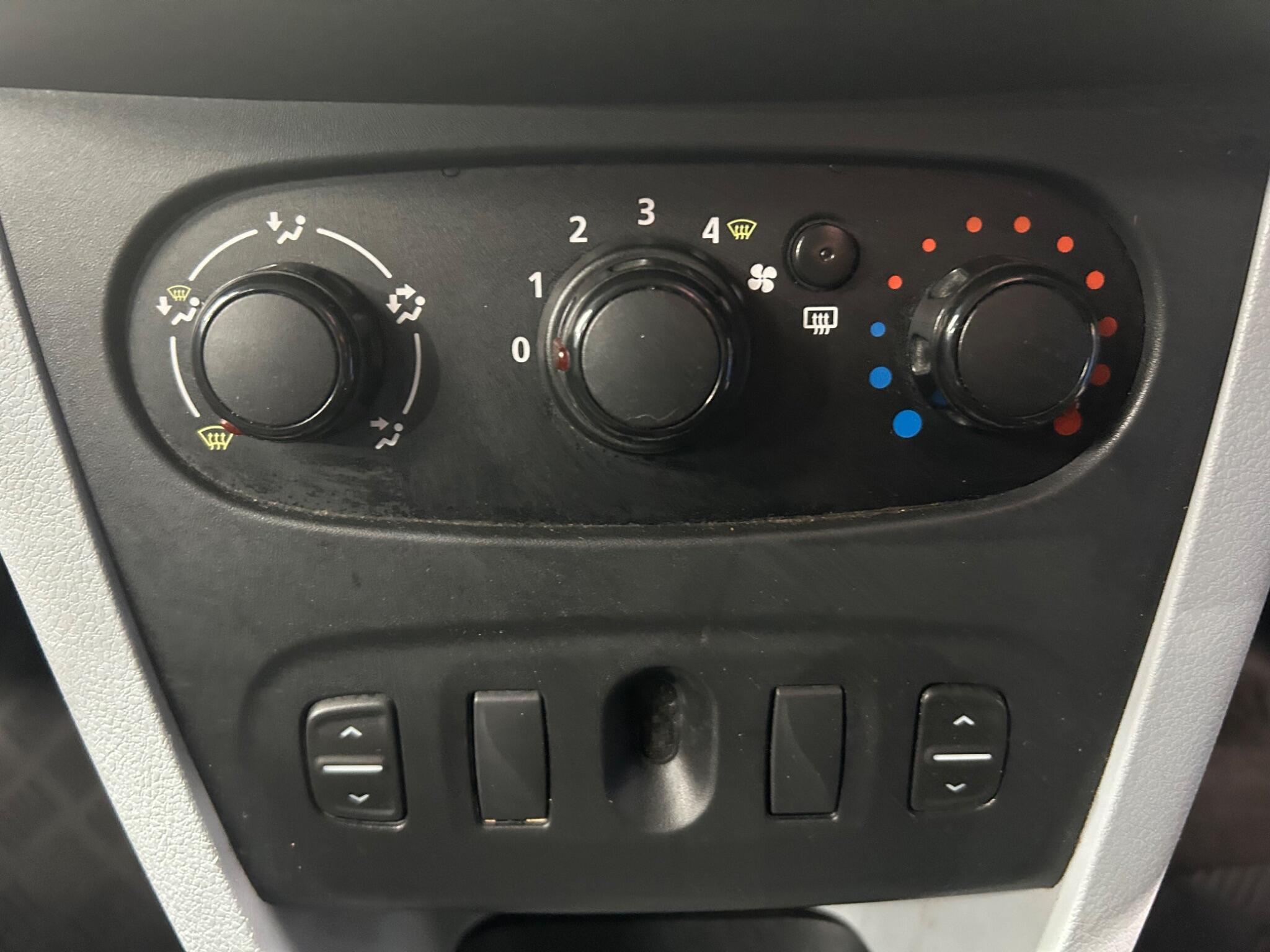 Dacia Sandero - Image 12