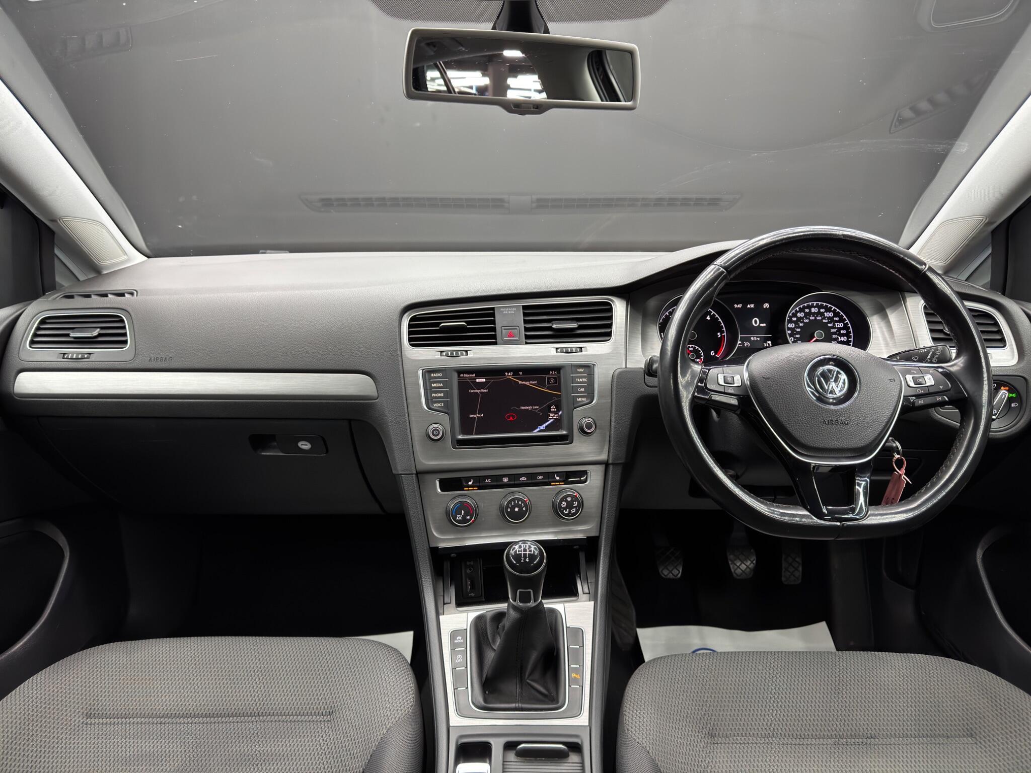 Volkswagen Golf - Image 10