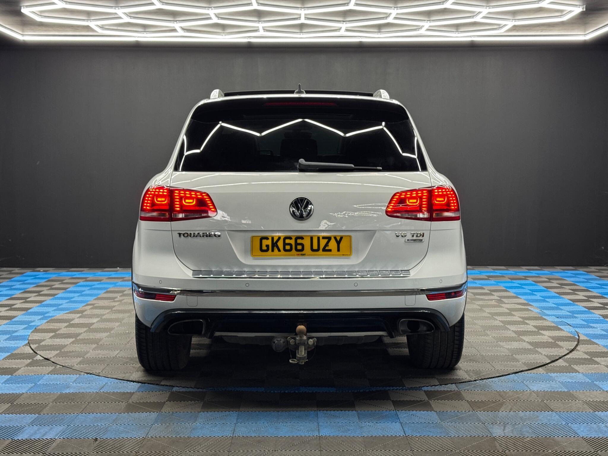 Volkswagen Touareg - Image 6