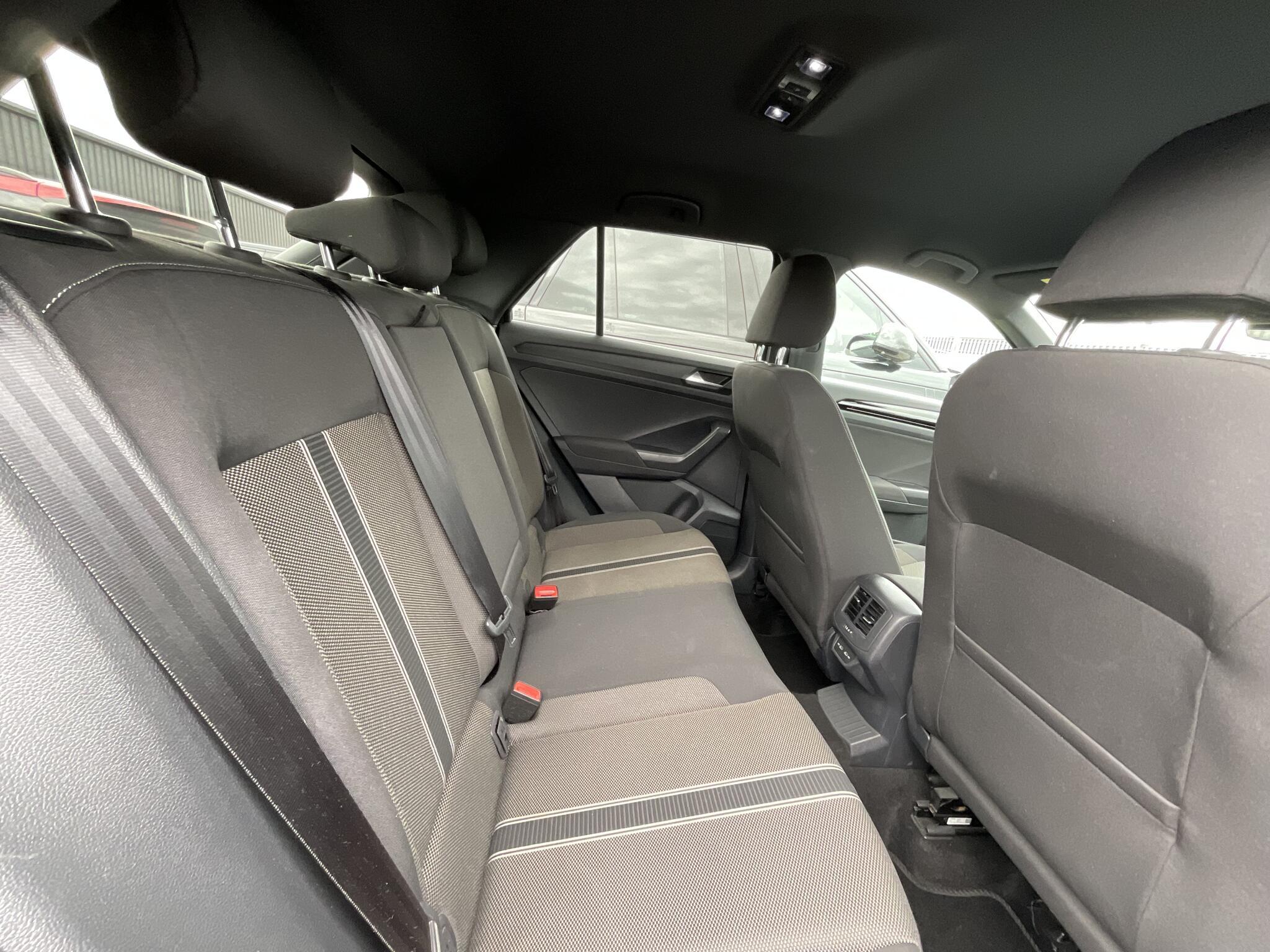 Volkswagen T-Roc - Image 12