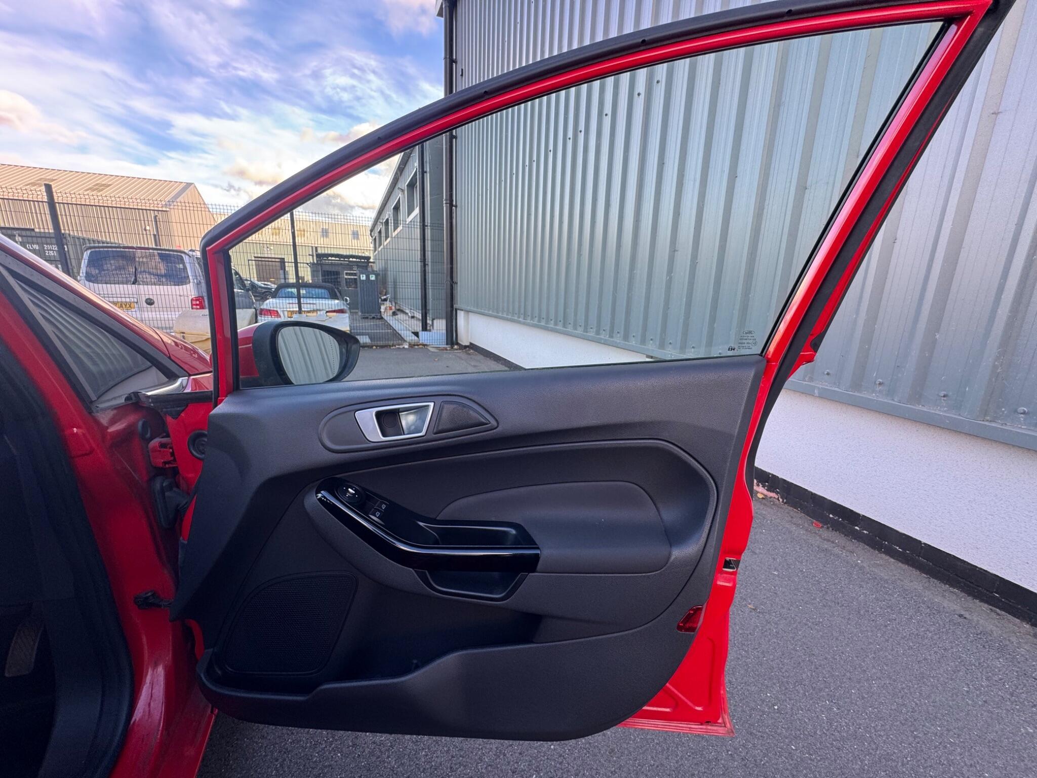 Ford Fiesta - Image 11