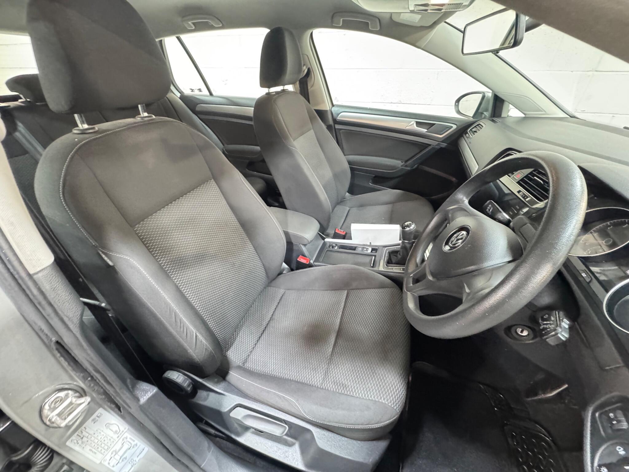 Volkswagen Golf - Image 8