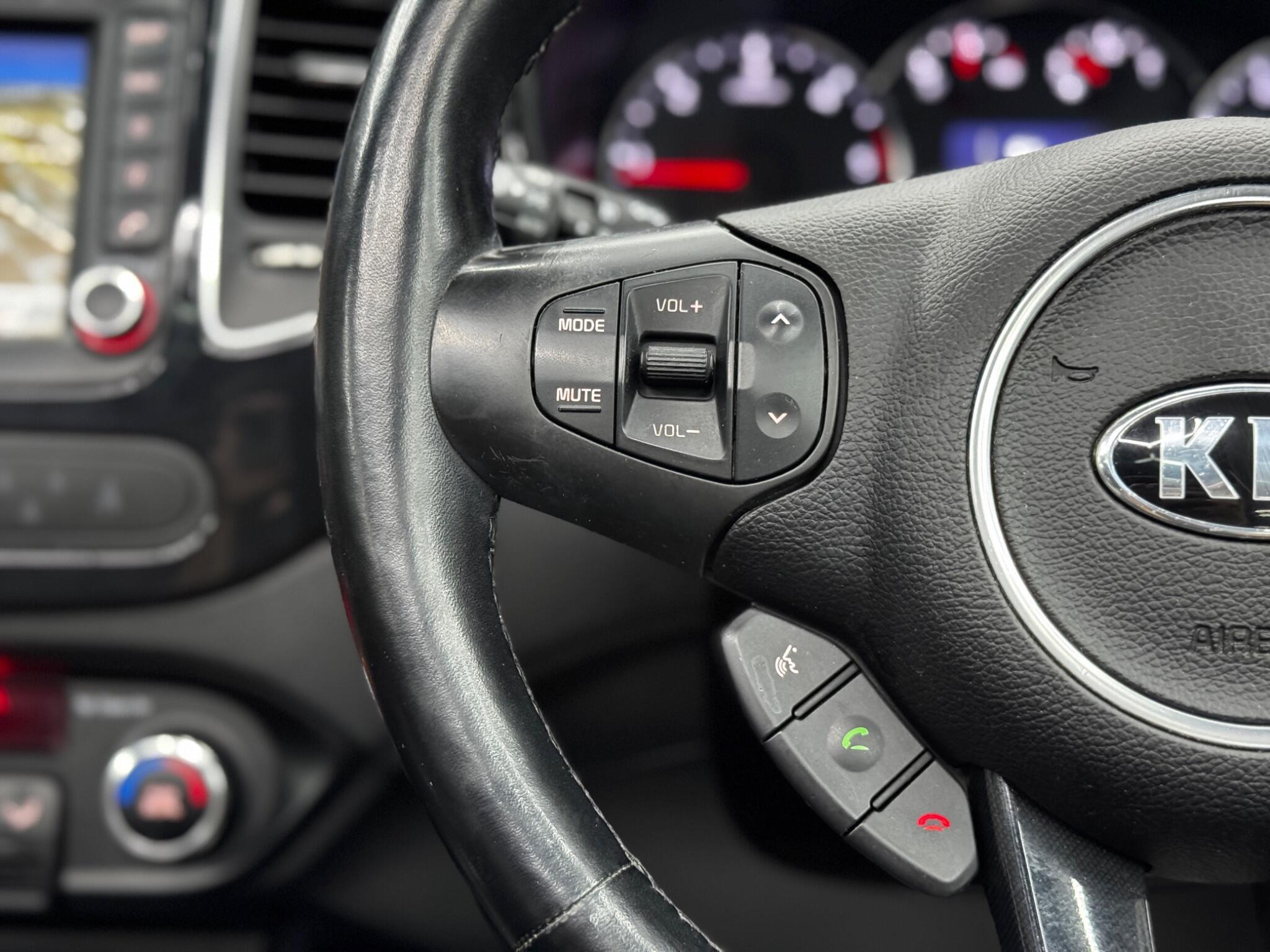 Kia Carens - Image 20