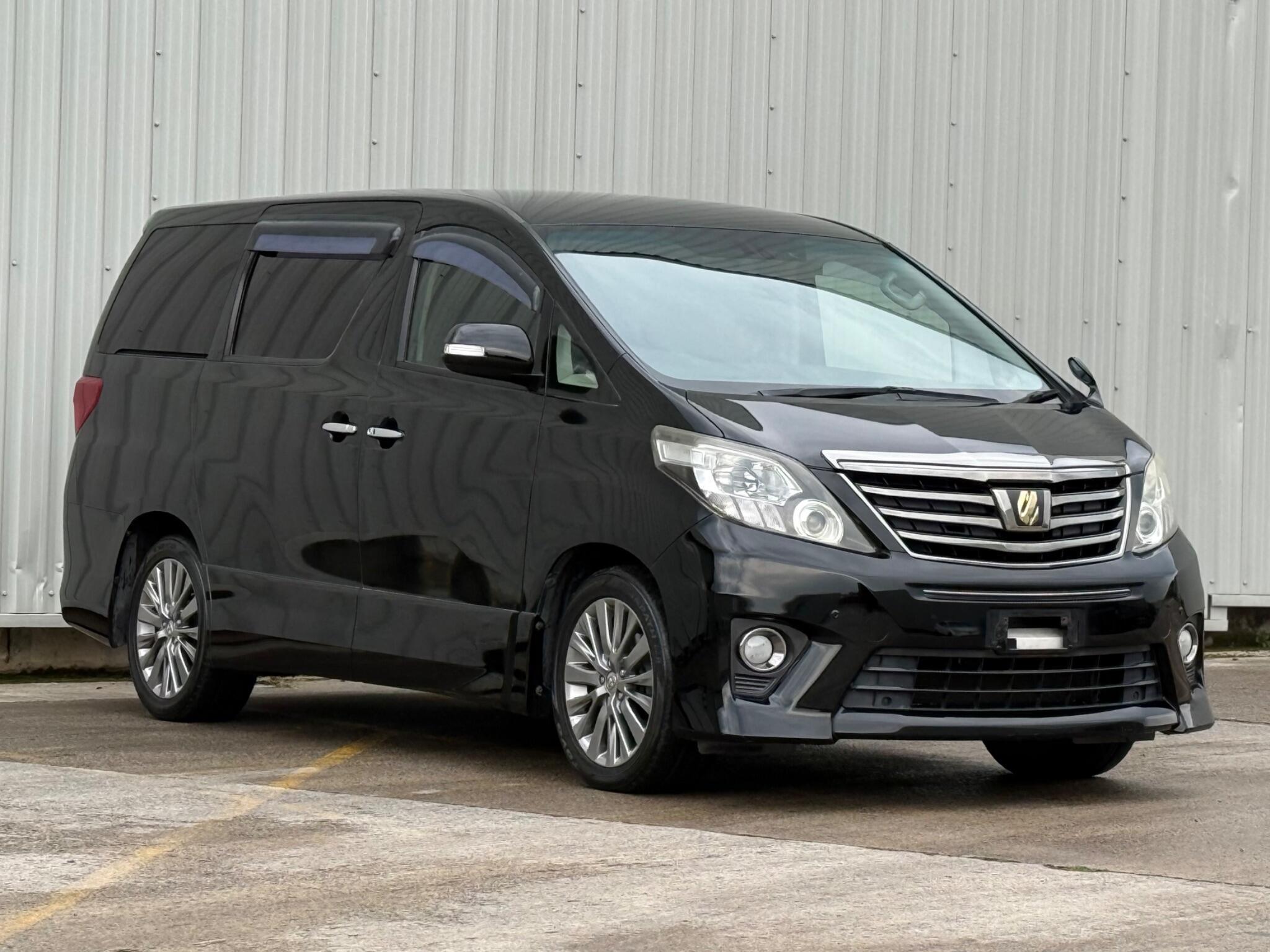 Toyota Alphard - Image 6