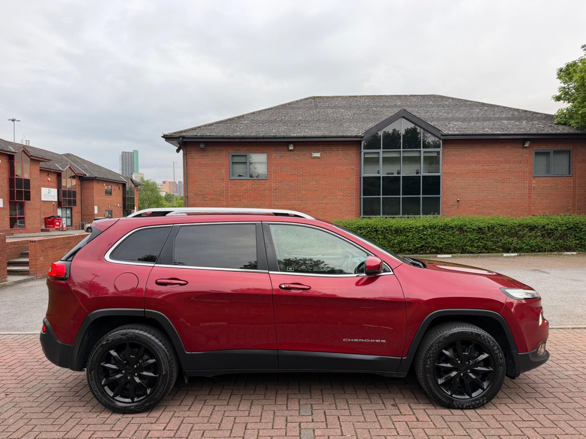 Jeep Cherokee - Image 10