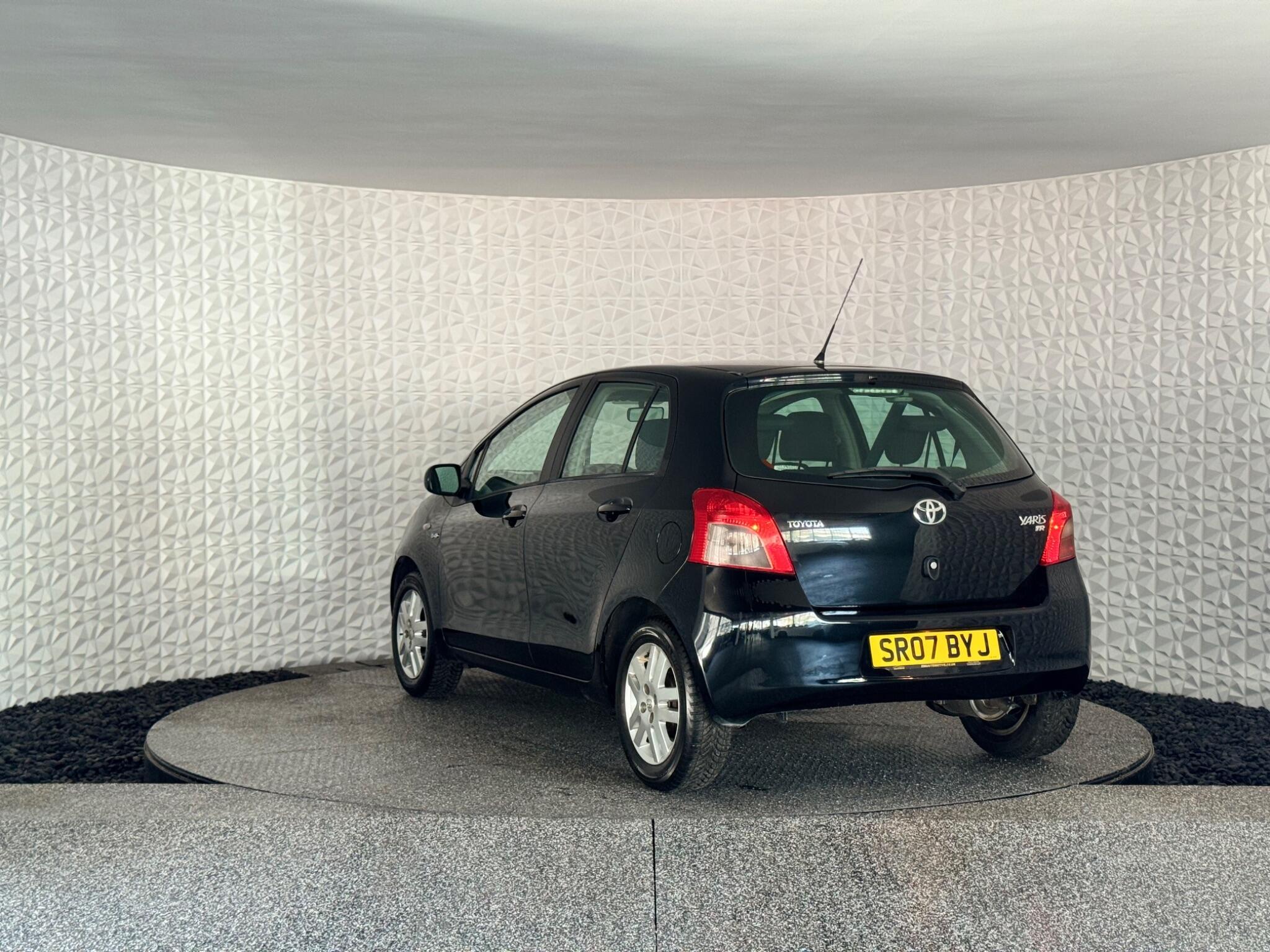 Toyota Yaris - Image 14