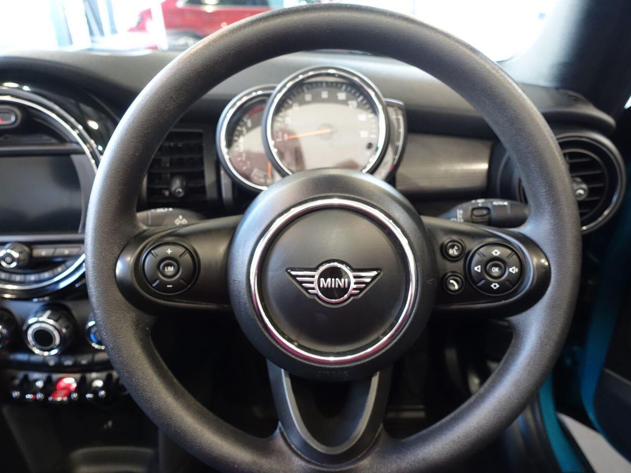 MINI Convertible - Image 3