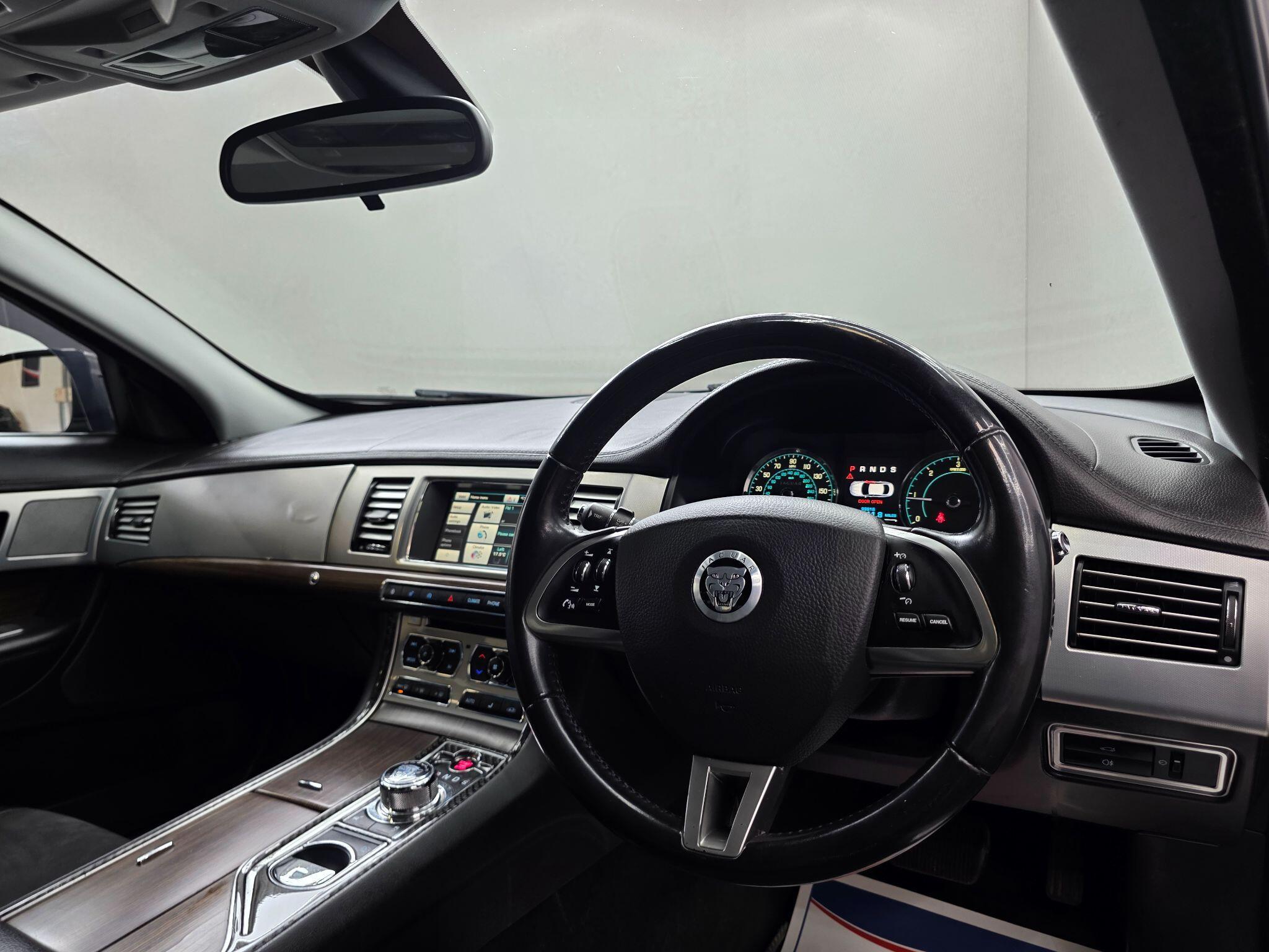 Jaguar XF - Image 10