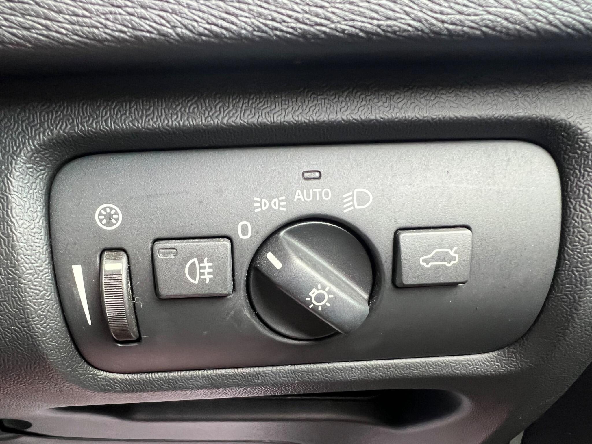 Volvo V40 - Image 17