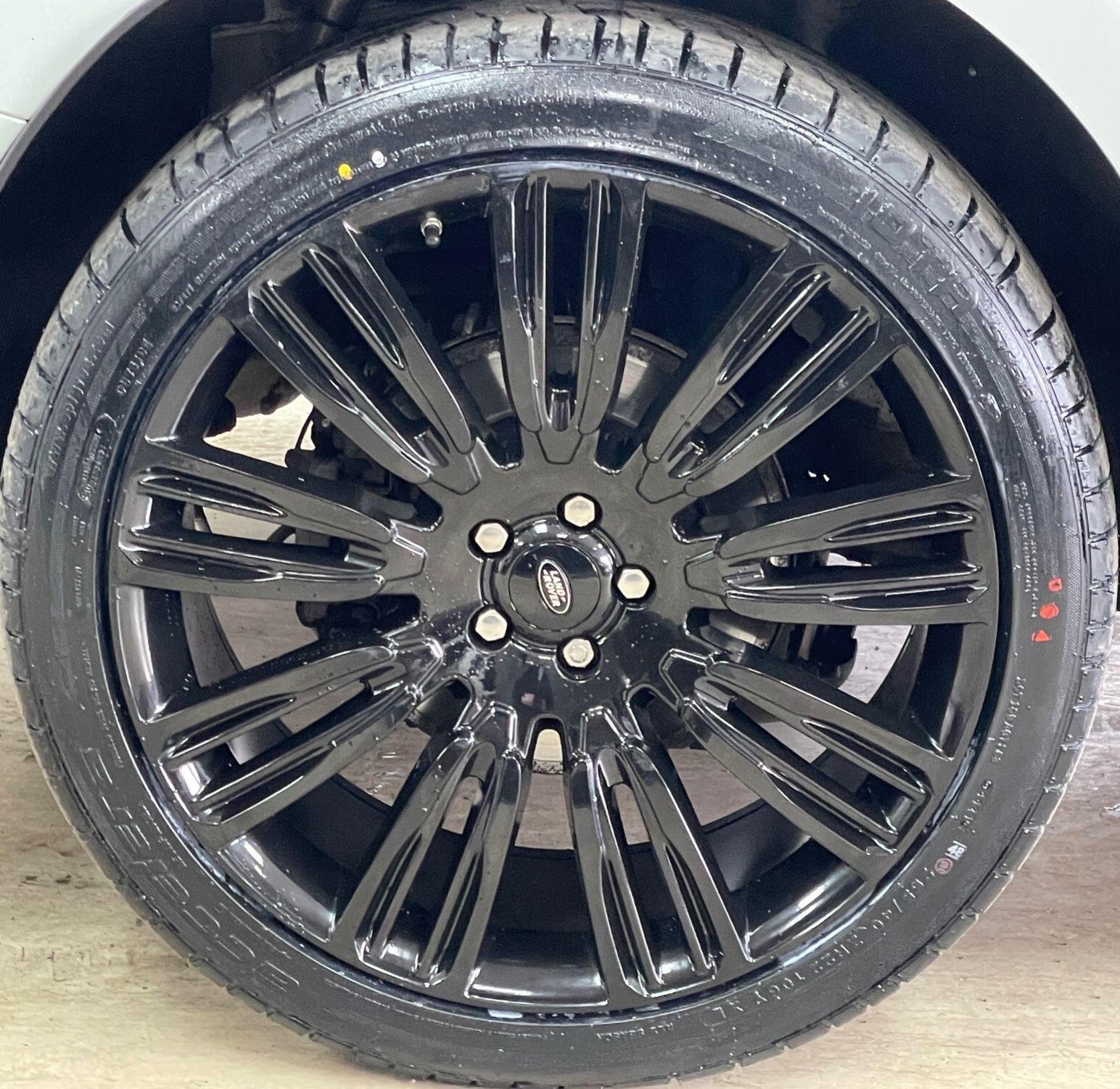 Land Rover Range Rover Velar - Image 15